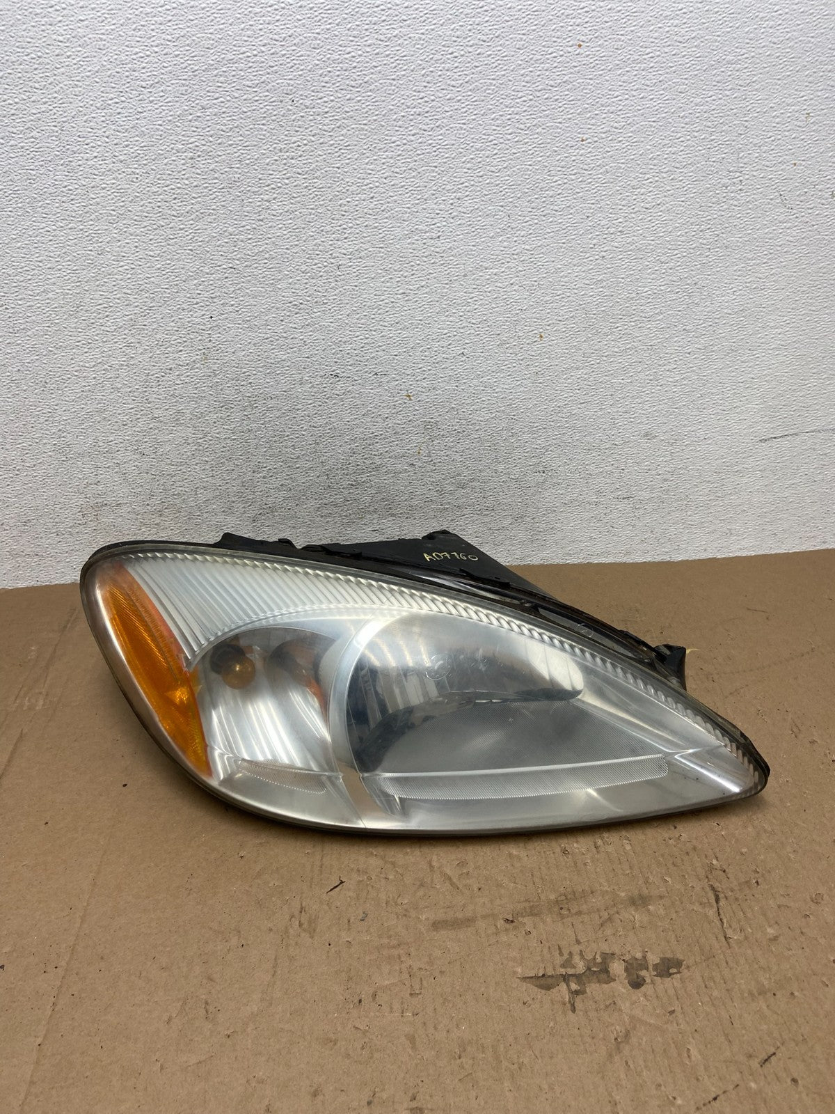 2000 to 2007 Ford Taurus Right Passenger RH Side Halogen Headlight AD7760 DW0