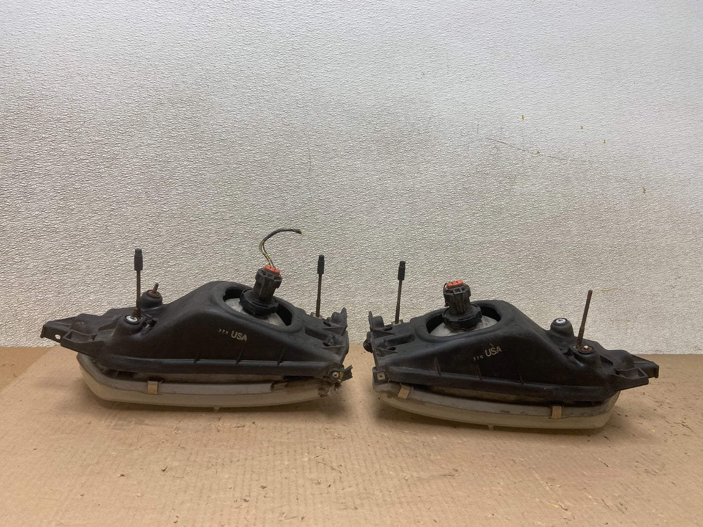 1997 - 1999 Nissan Maxima Left+Right Side Headlights Halogen OEM AA0566 DW6