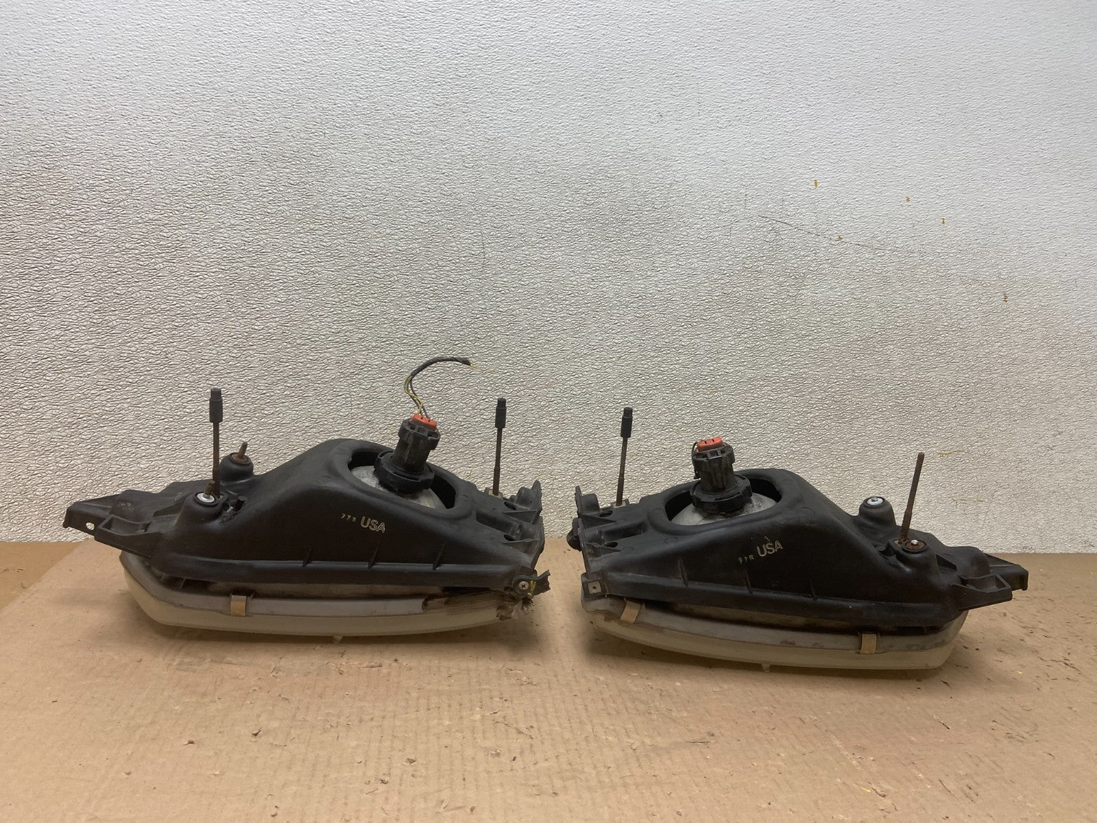 1997 - 1999 Nissan Maxima Left+Right Side Headlights Halogen OEM AA0566 DW6