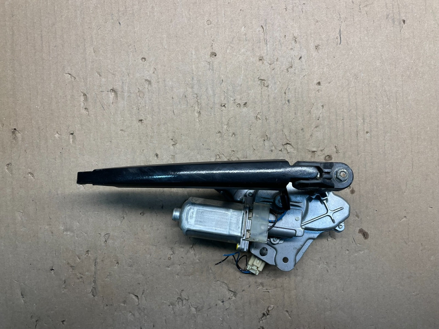 2006 to 2005 Mazda 5 Windshield Rear Wiper Motor X0537 DG0
