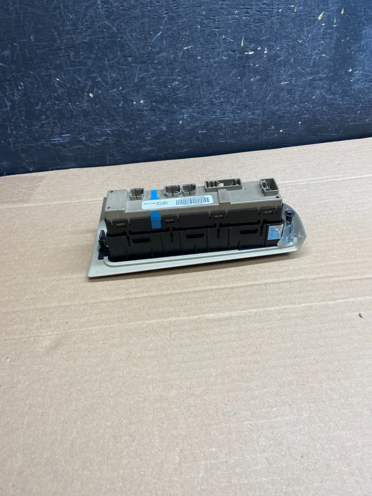 2003 to 2006 Suburban Tahoe Yukon Front Left Driver Window Switch AG0463 DG3