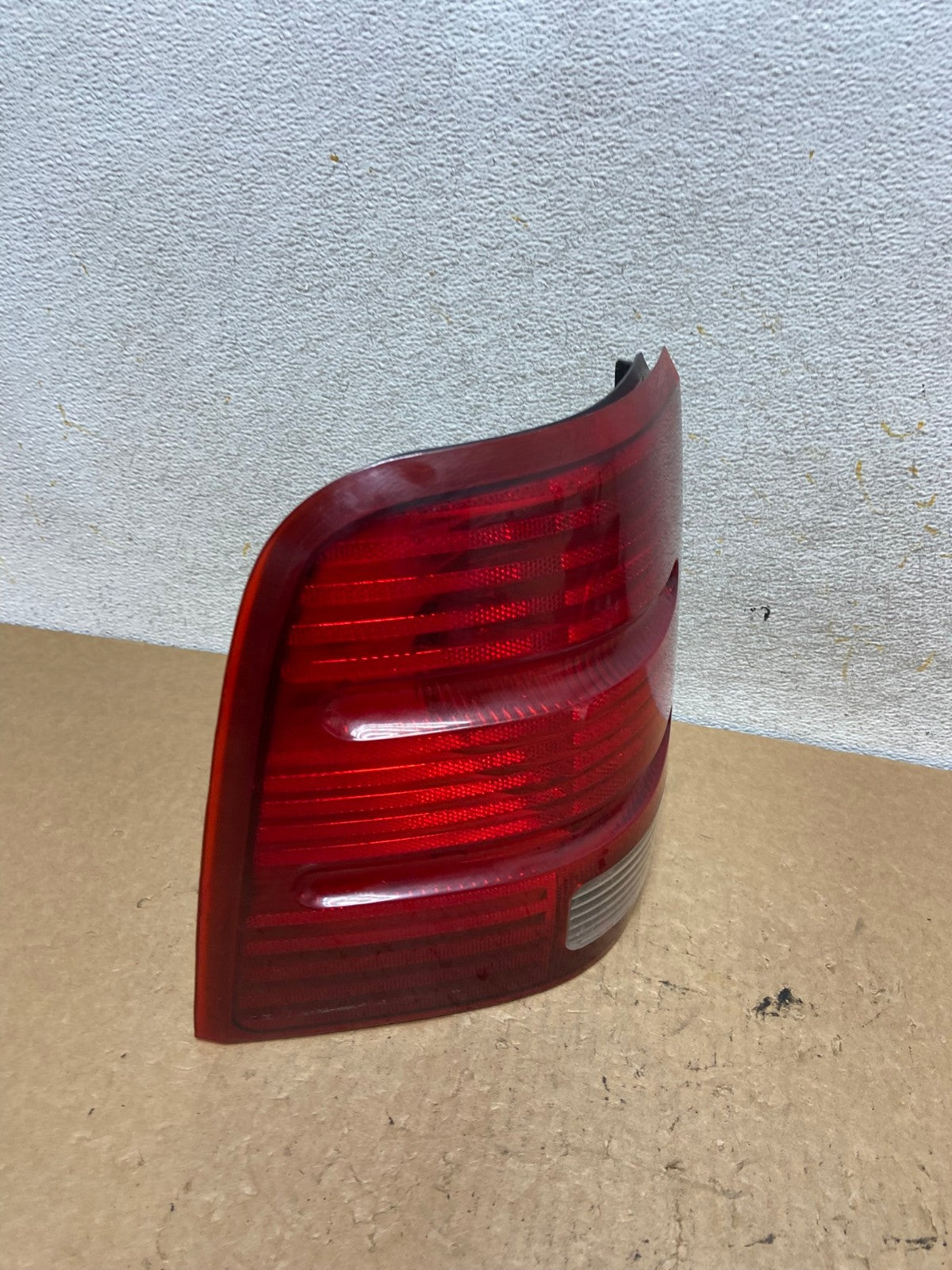 2002 to 2005 Ford Explorer Left Driver Lh Side Tail light DEPO AI3586 LK2