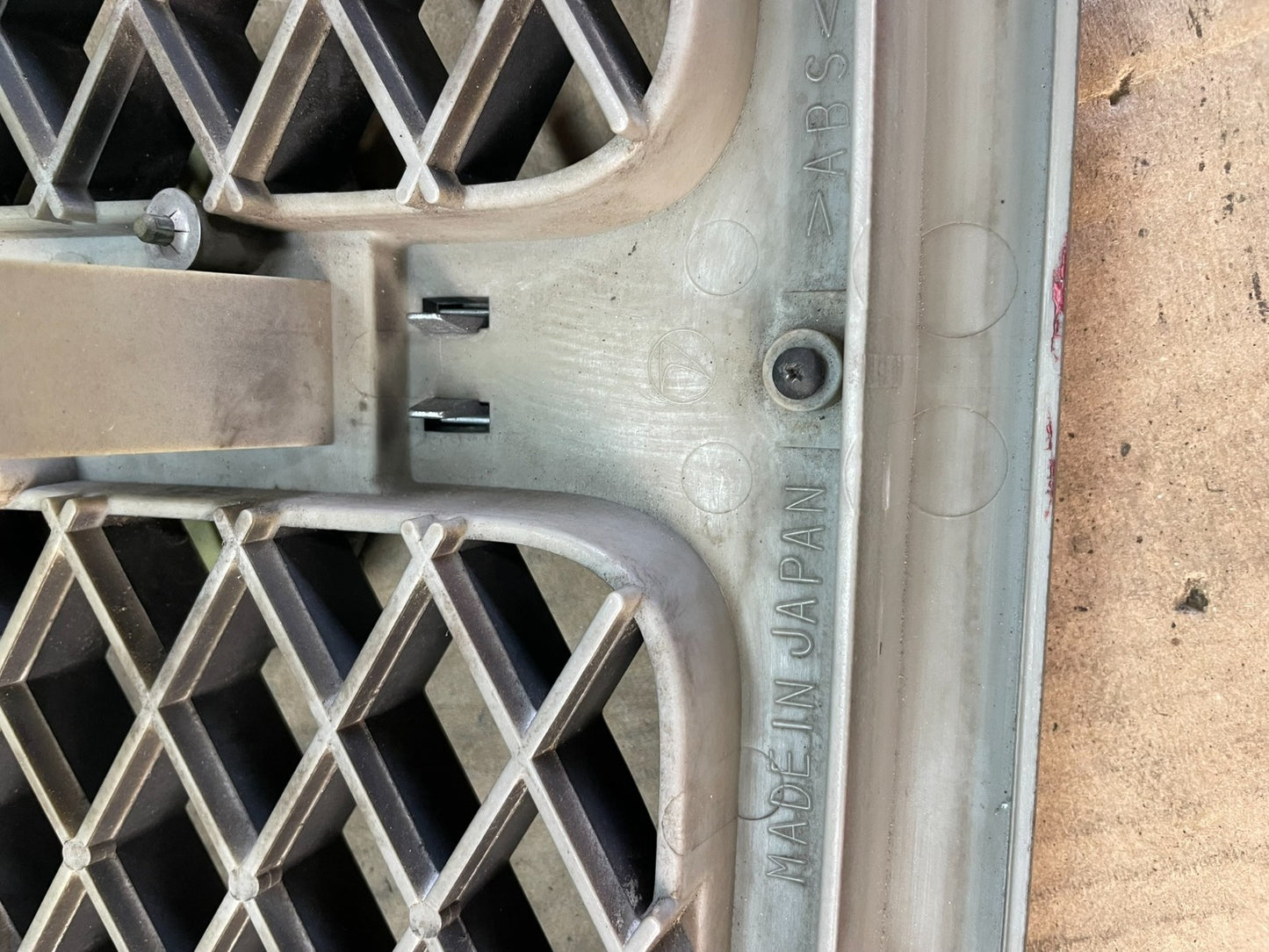 1998 1999 2000 Subaru Forester Front Upper Grill Grille ab7960 DG5