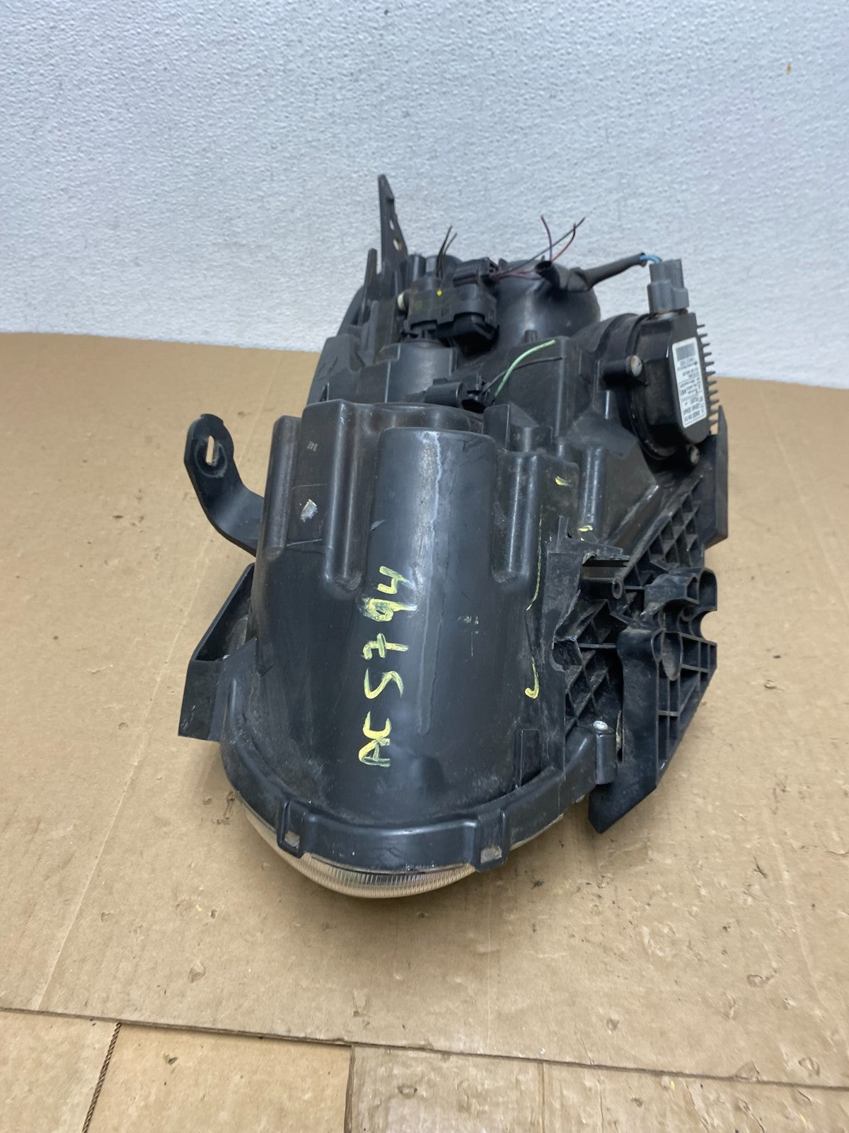 2009-2013 Nissan Rogue Right Passenger Xenon HID Headlight AC5794 DW8
