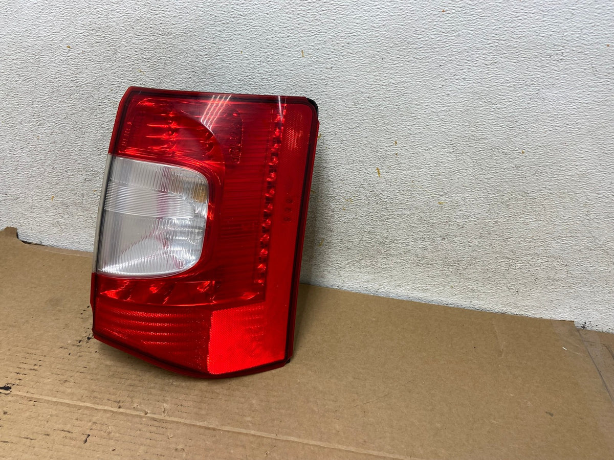 2011-2016 Chrysler Town and Country Right Passenger RH Tail Light AH7819 LK2