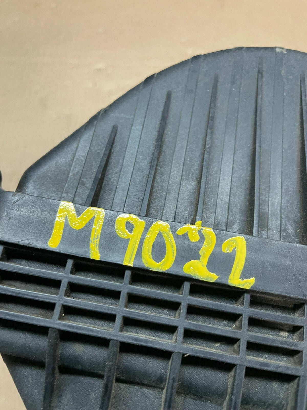 2012 to 2017 Hyundai Azera Air Intake Cleaner Box M9022 OEM DG9