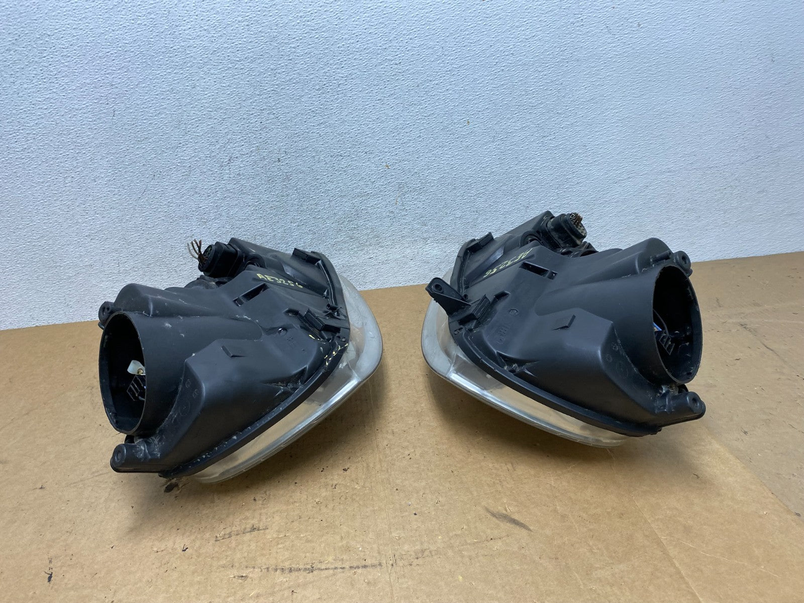 2005 to 2010 Volkswagen Jetta Left+Right Side Headlights Halogen AE3256 DW12