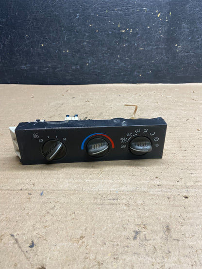 2001 - 2007 GMC Chevrolet Astro Express Climate Control A/C ah5331 DG0