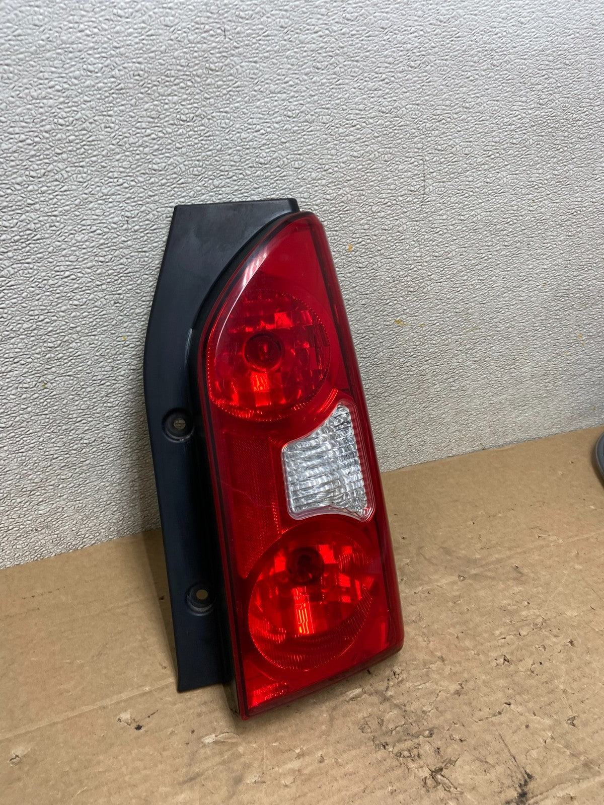 2005 to 2015 Nissan Xterra Right Passenger Rh Side Tail light AB4749 LK2