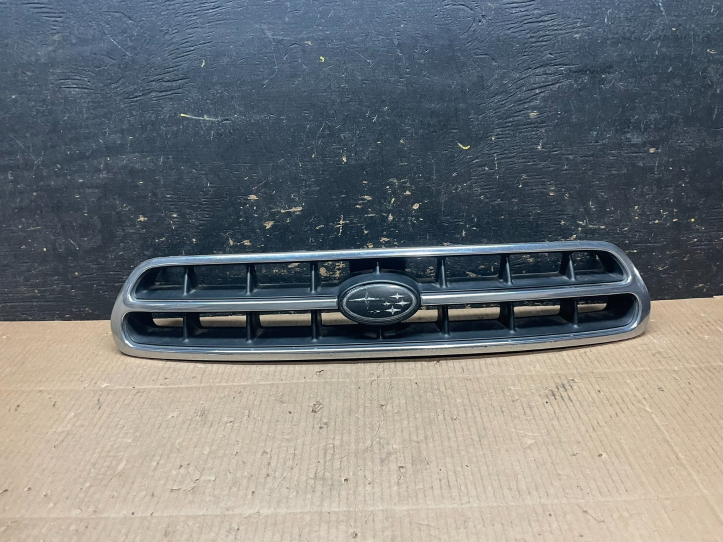 2000 to 2002 Subaru Legacy Outback Grill Grille OEM Y1931 DG0
