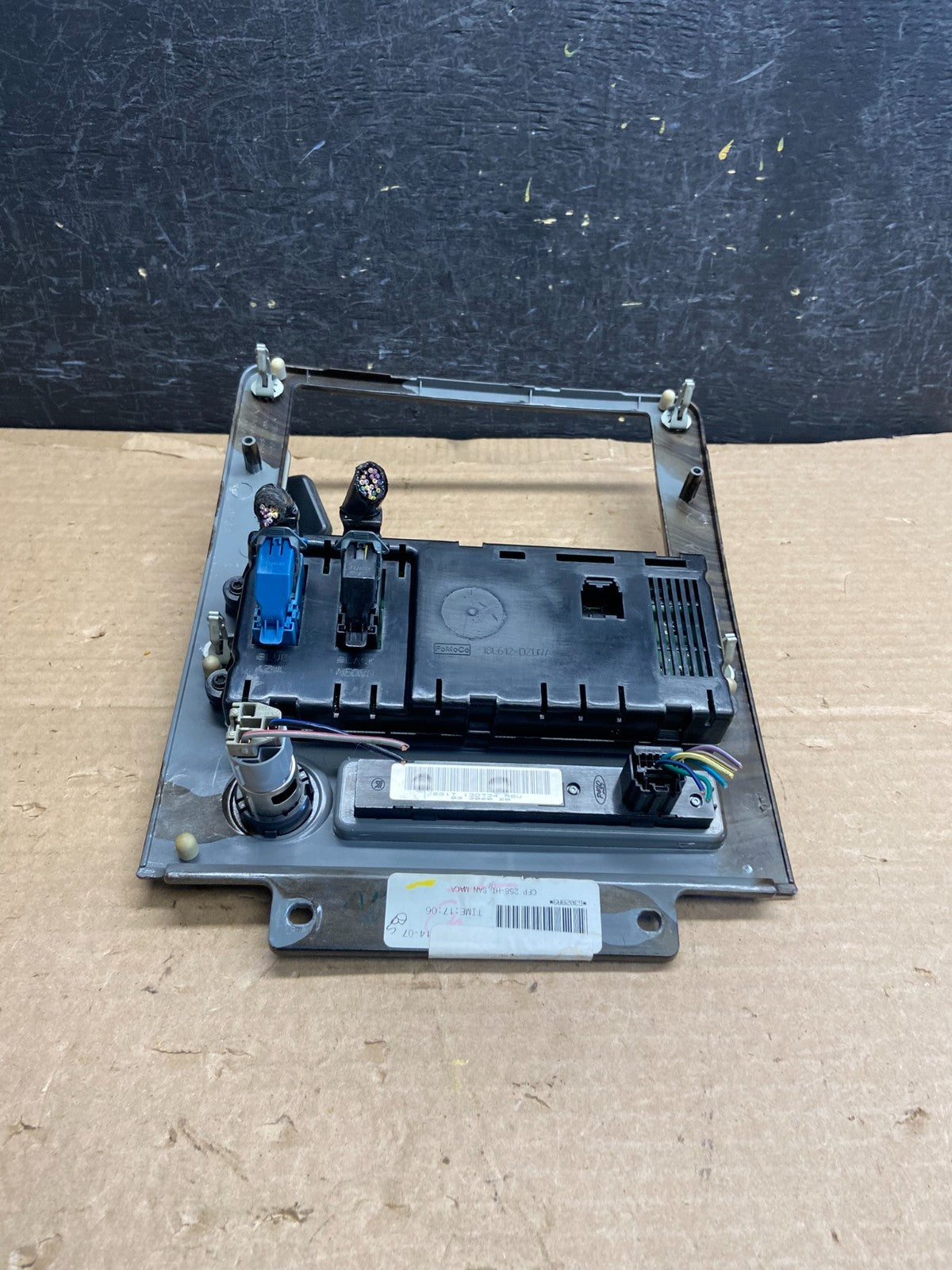 2008-2009 Mercury Sable Center Console Climate Radio Control Panel AF2597 DG4