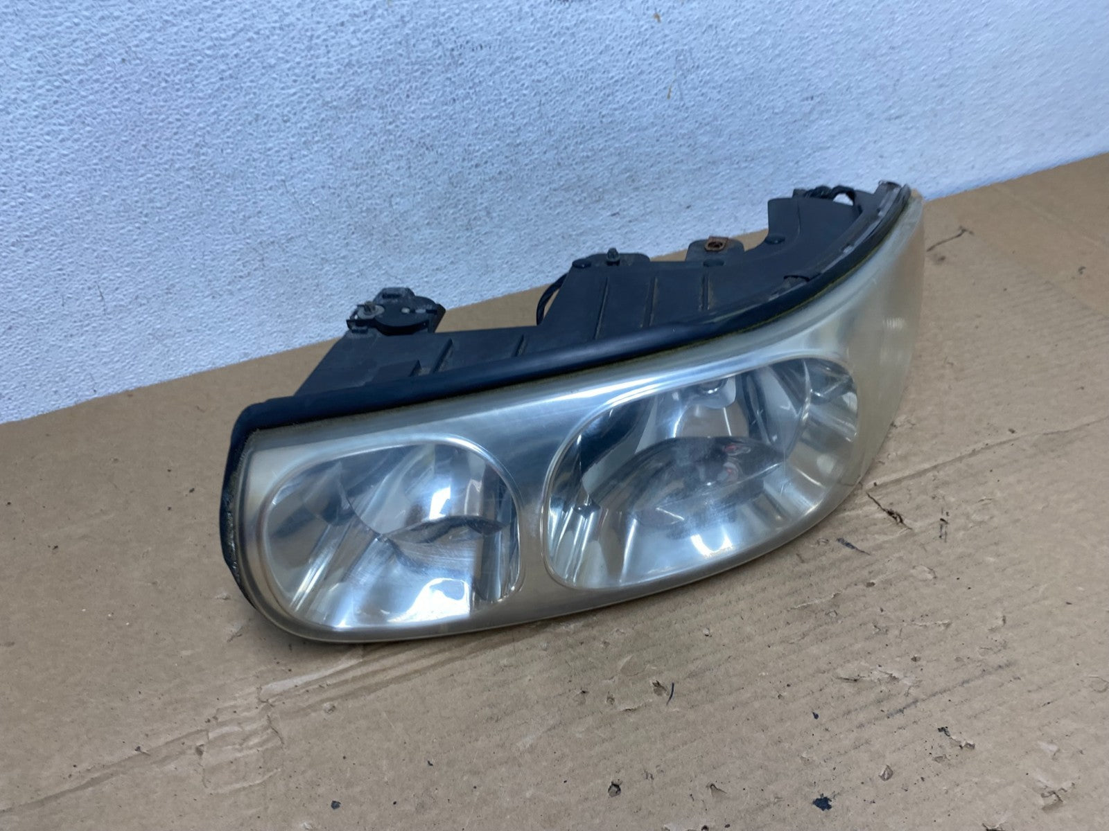 2000 to 2005 Buick Lesabre Headlight Left Driver Lh Side Halogen AD3983 DW2