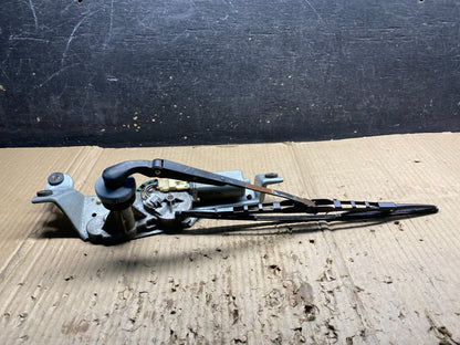 2000 to 2004 Subaru Legacy Rear Windshield Wiper Motor OEM X3974 PS3