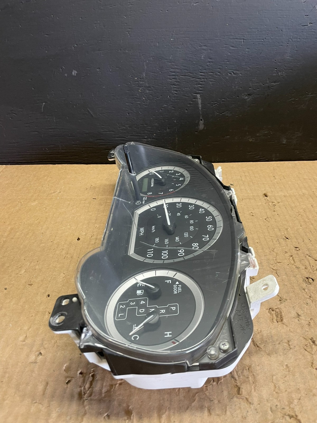 2004 2005 Toyota Sienna Speedometer Cluster Gauge AB7520 DG8