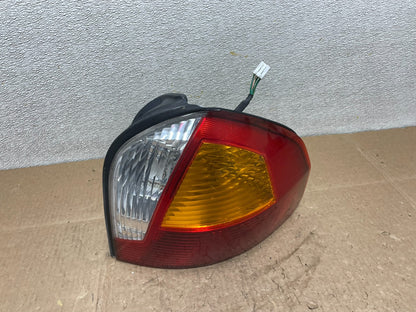 2001 2002 2003 2004 Hyundai Santa Fe Right Passenger Rh Side Tail Light Y8951 DW0