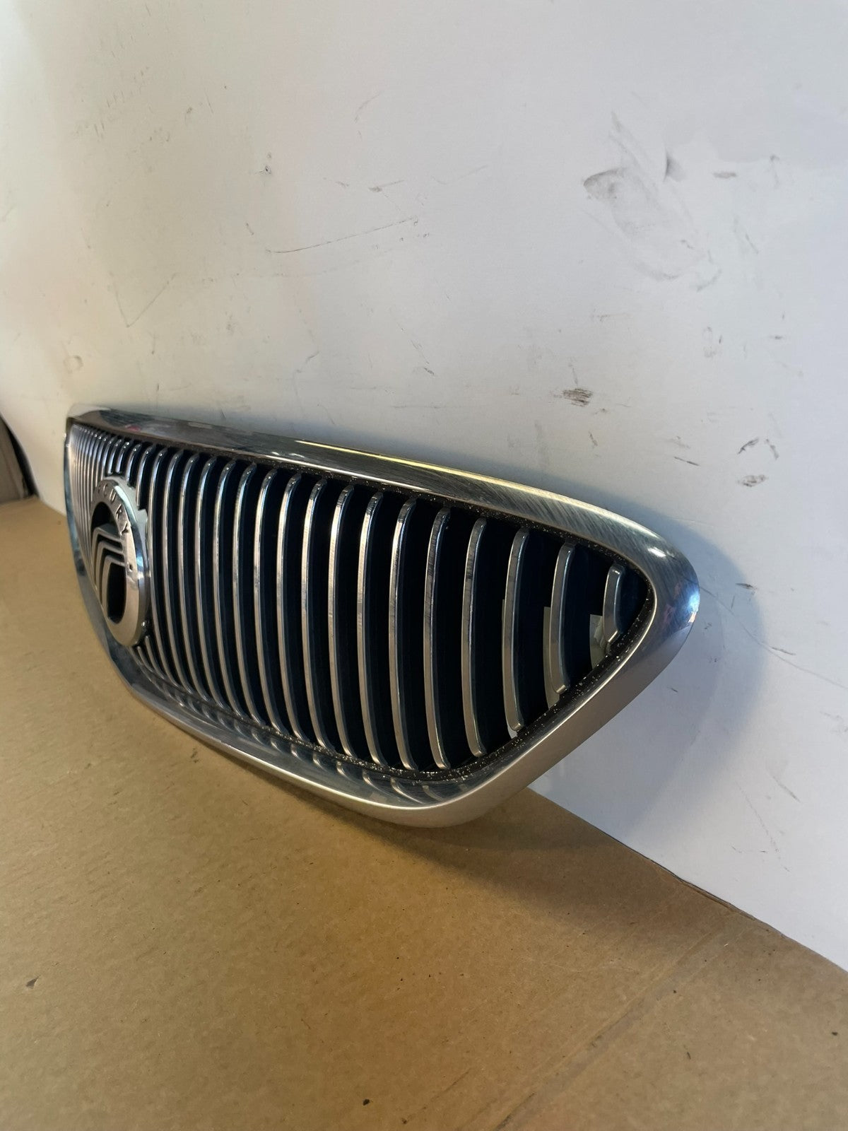 2004 to 2005 Mercury Sable Front Upper Grill Grille AG29201