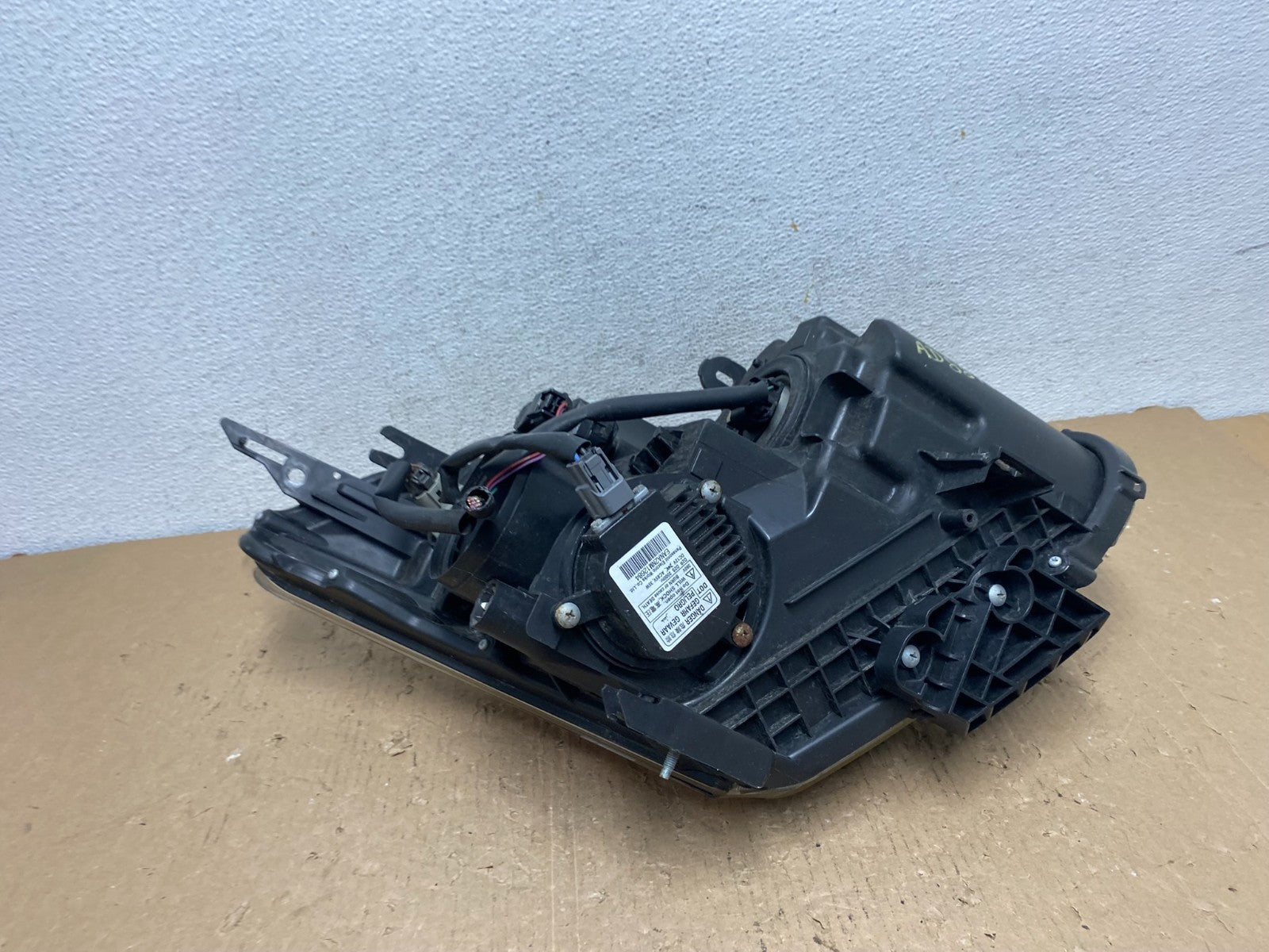 2008 to 2013 Nissan Rogue HID Xenon Headlight Left Driver Lh Side AD8816 DW7