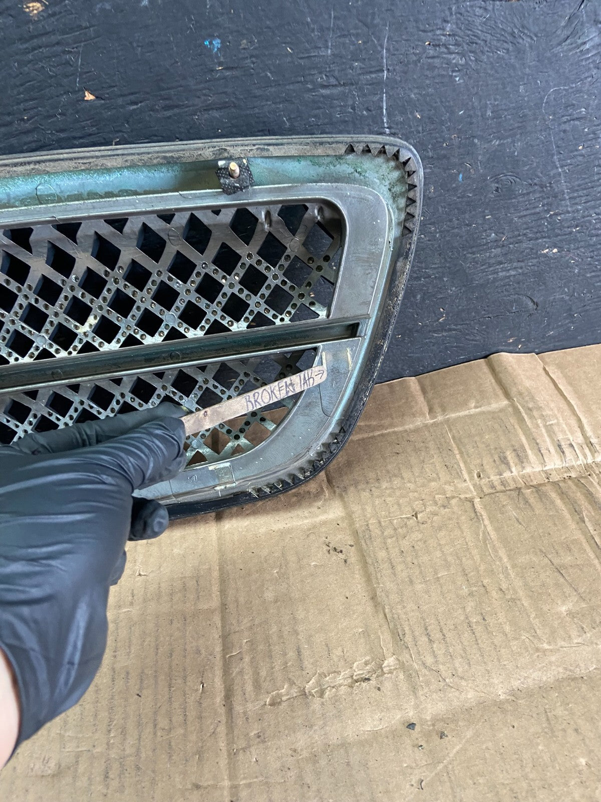 2004 to 2005 Kia Sedona Front Upper Grill Grille o1228 PS11