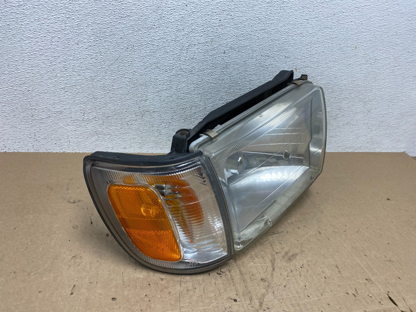 1996 to 2002 Toyota 4Runner Halogen Right Headlight AE6155 DW2