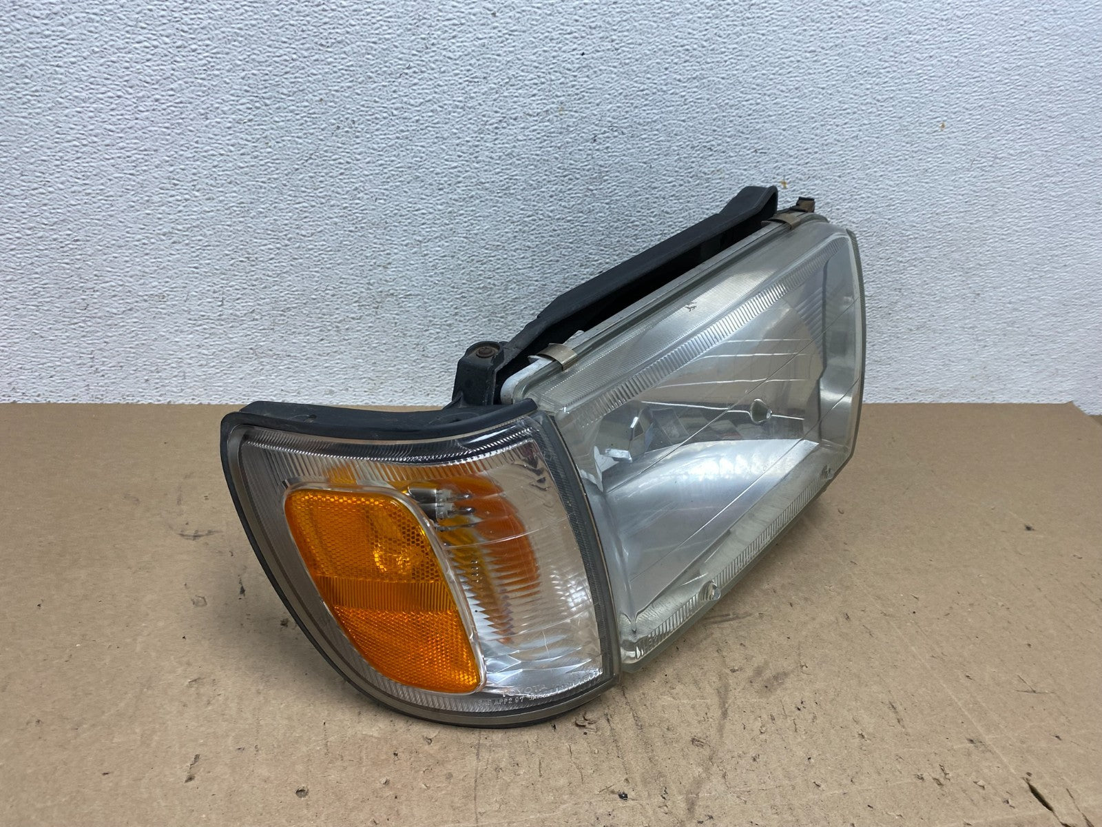 1996 to 2002 Toyota 4Runner Halogen Right Headlight AE6155 DW2