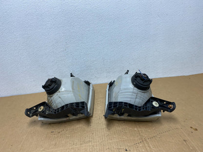 2001-2004 Toyota Sequoia Left+Right Side Halogen Headlights AC7717 DW10