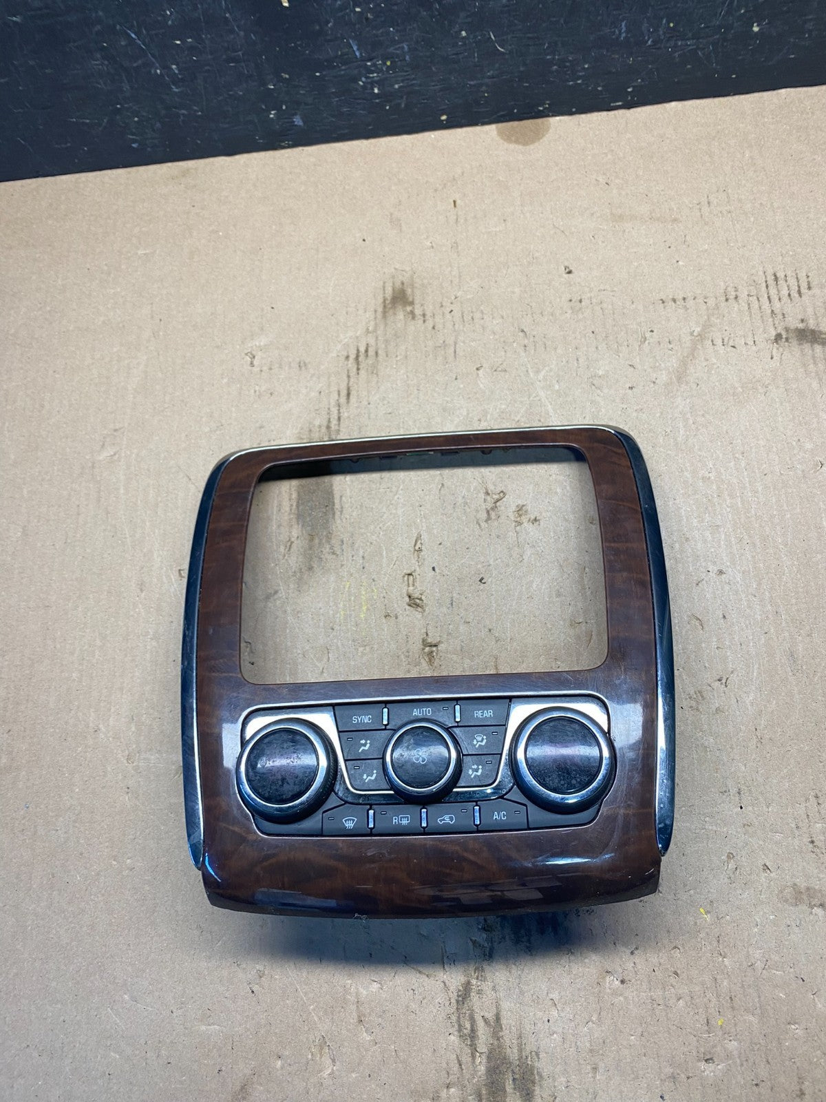 2013 to 2017 Buick Enclave AC Heater Climate Control Unit Q7326 DG0