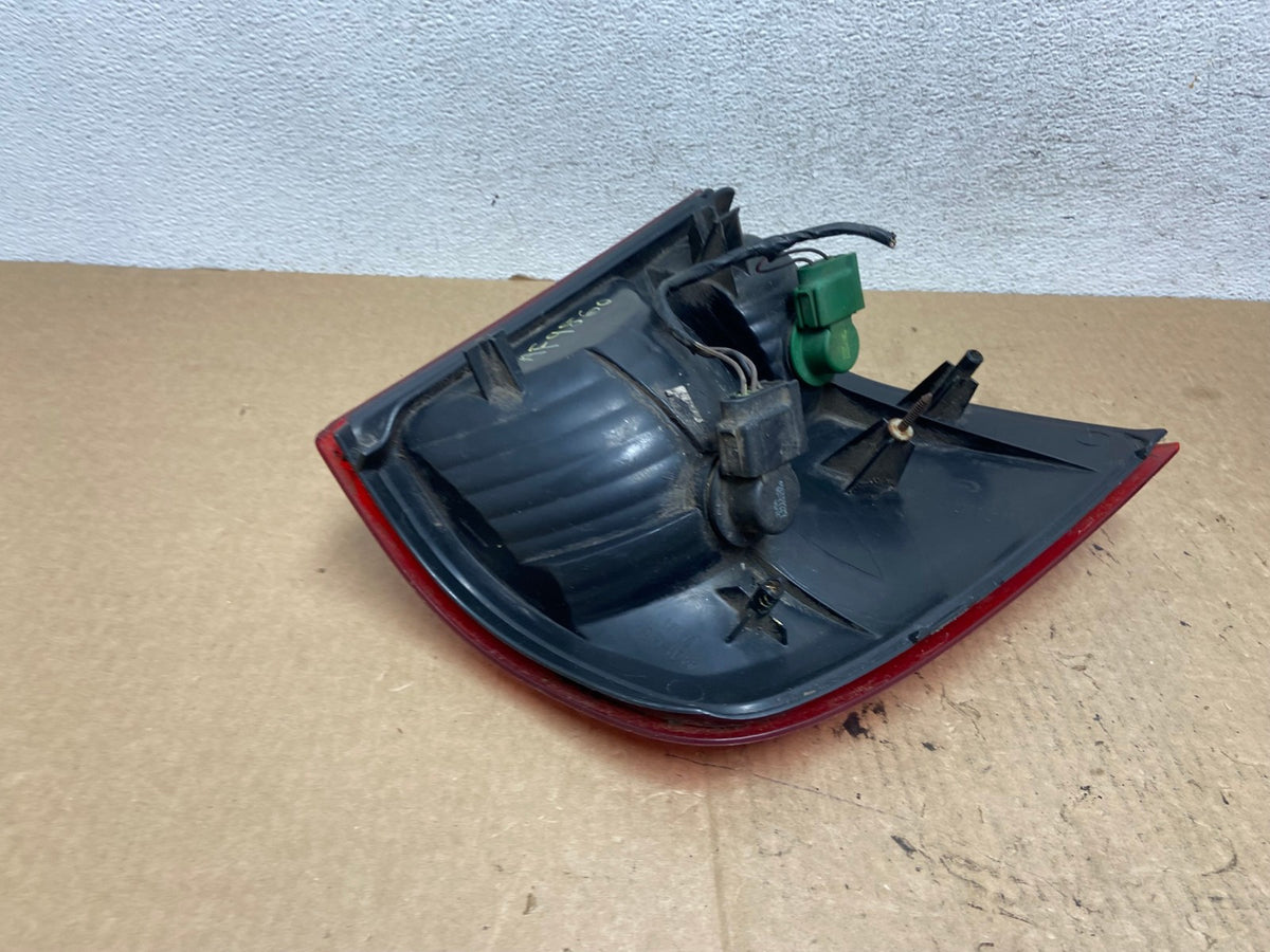 2002 to 2005 Ford Explorer Right Passenger Rh Side Tail light AF9860 LK4