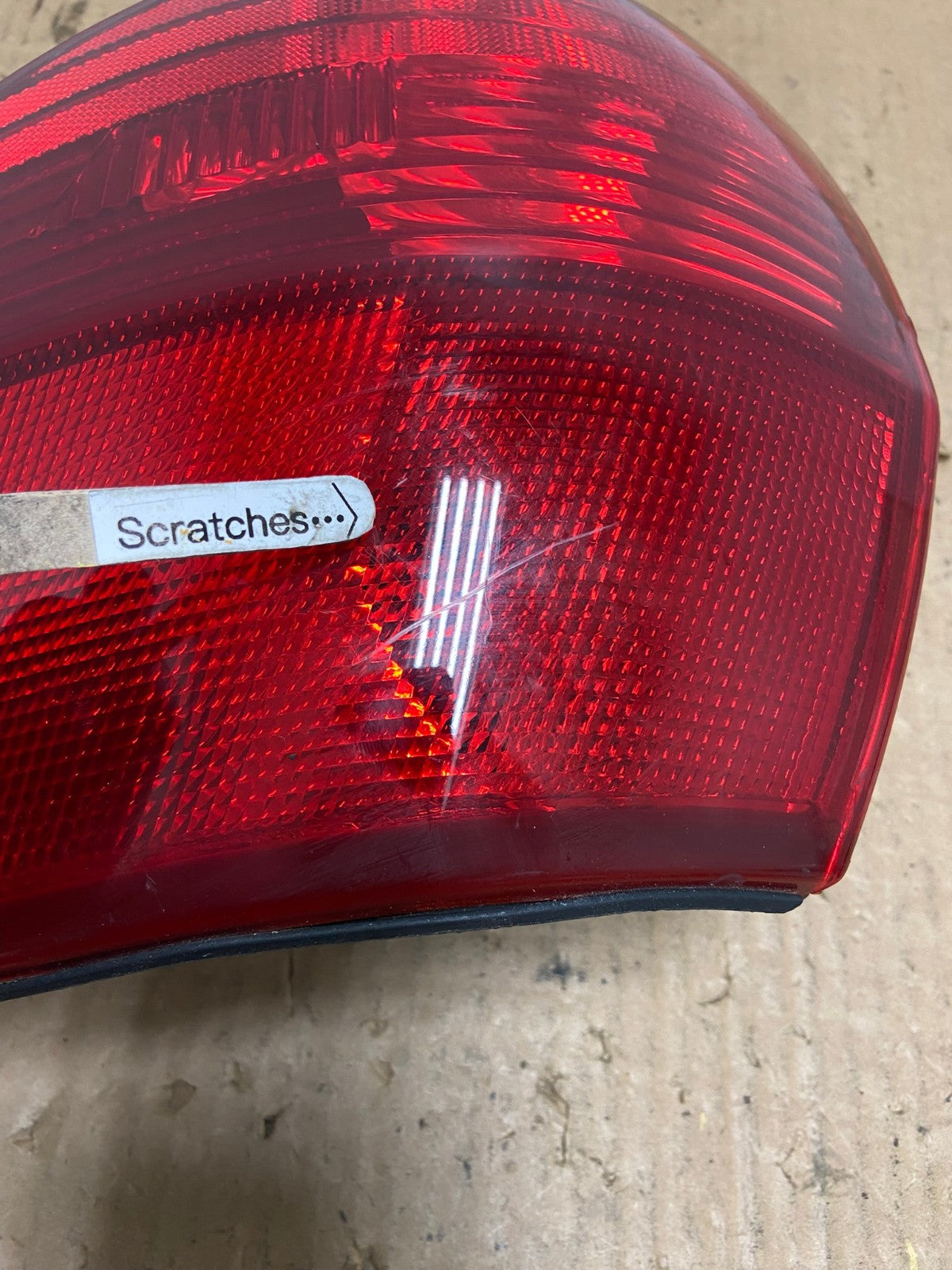 2004-2005 Toyota Sienna Right Passenger Rh Side Tail Light AC8224 LK3
