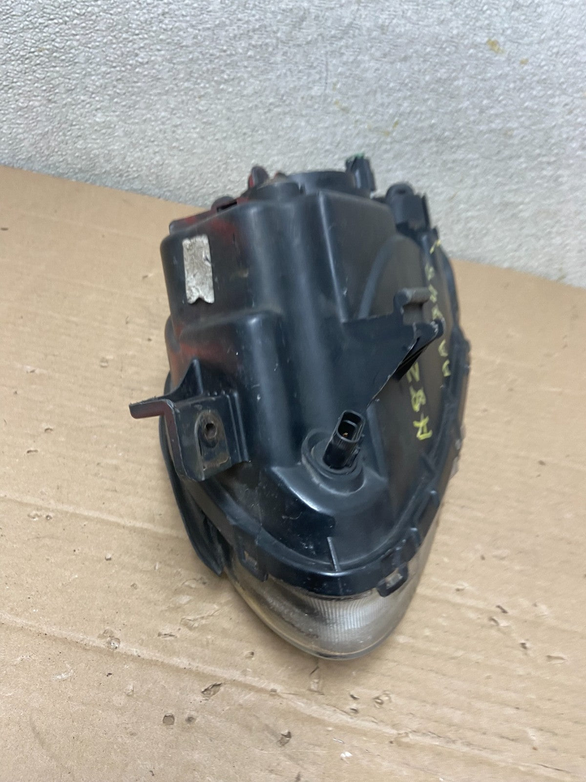 2003 to 2006 Hyundai Accent  Right Passenger  Halogen Headlight AA8748 DG6