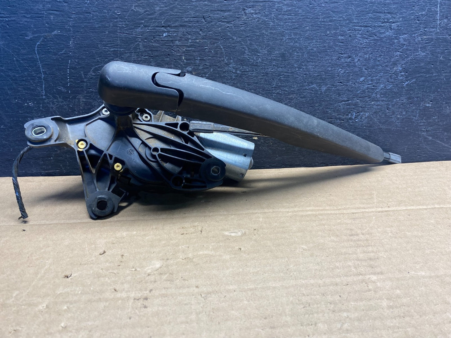 2013 to 2019 Ford Escape Rear Windshield Wiper Motor ae8224 DG0