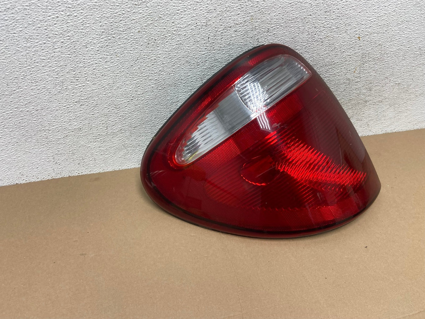 2004 to 2007 Dodge Grand Caravan Left Driver Lh Tail Light AF4315 LK2
