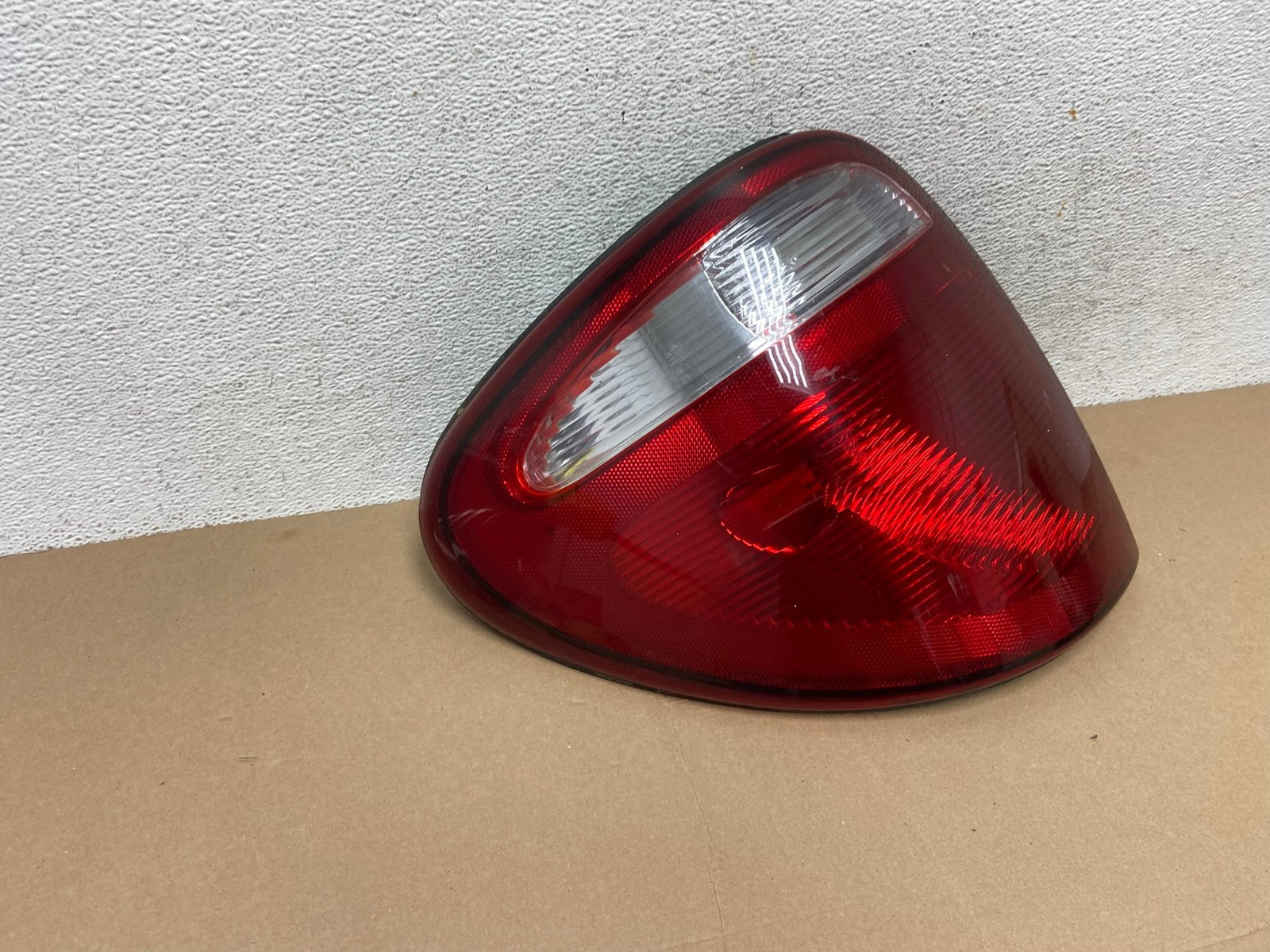 2004 to 2007 Dodge Grand Caravan Left Driver Lh Tail Light AF4315 LK2