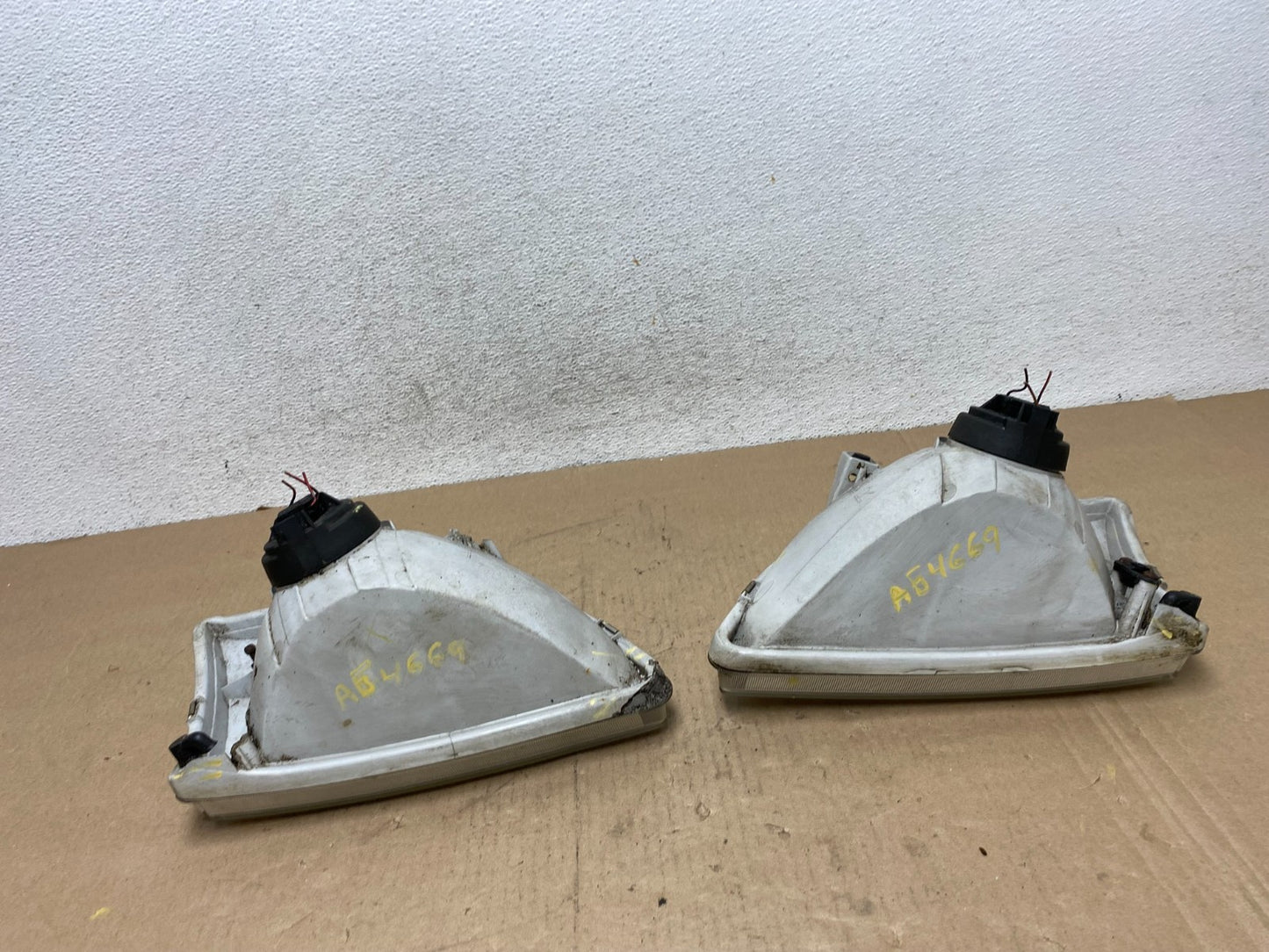 2001 2002 2003 Toyota Sienna Left+Right Side Headlights Halogen AG4669 DW12