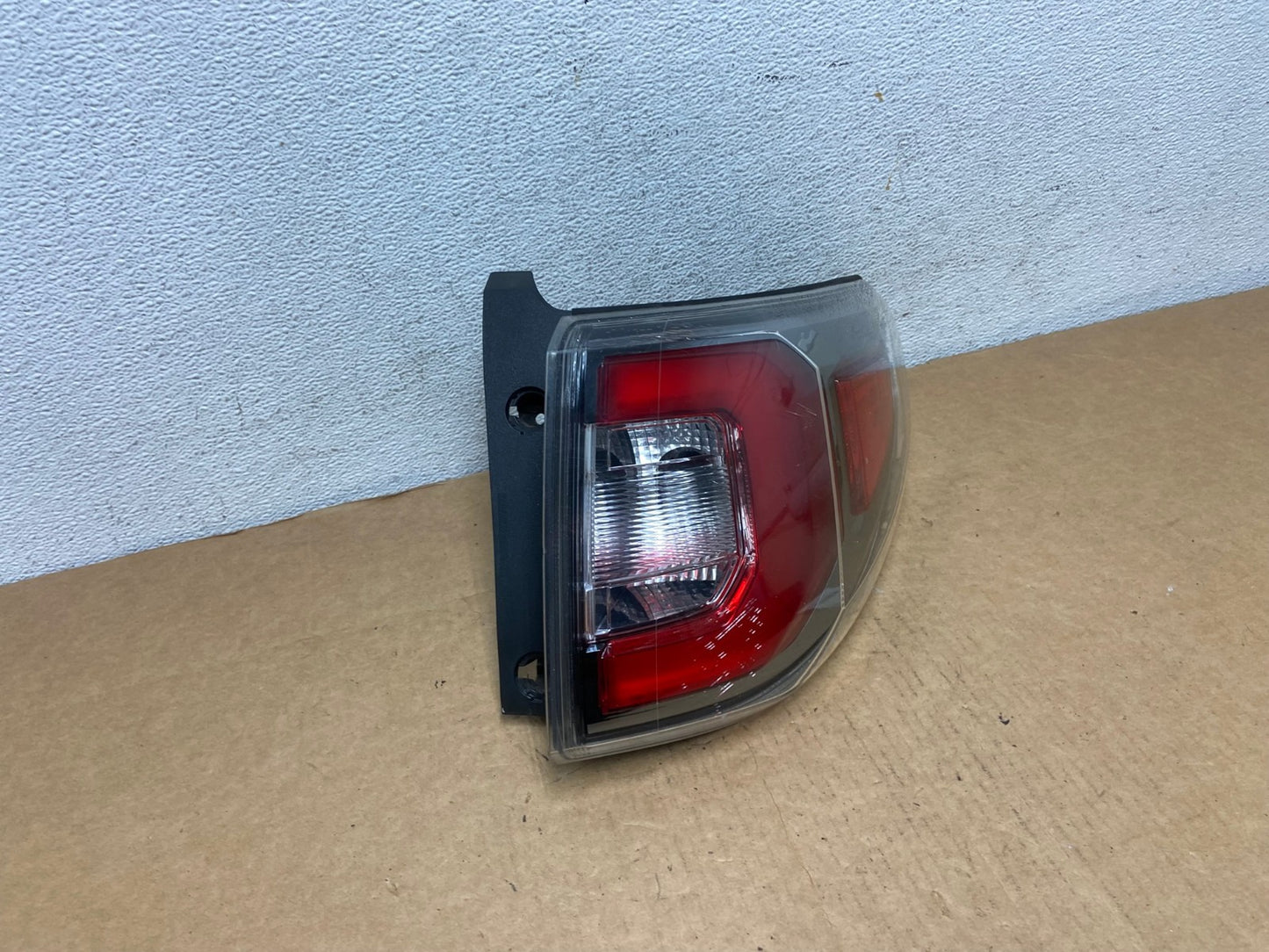 2013 to 2016 GMC Acadia Right Passenger RH Side Tail Light AD4494 LK2