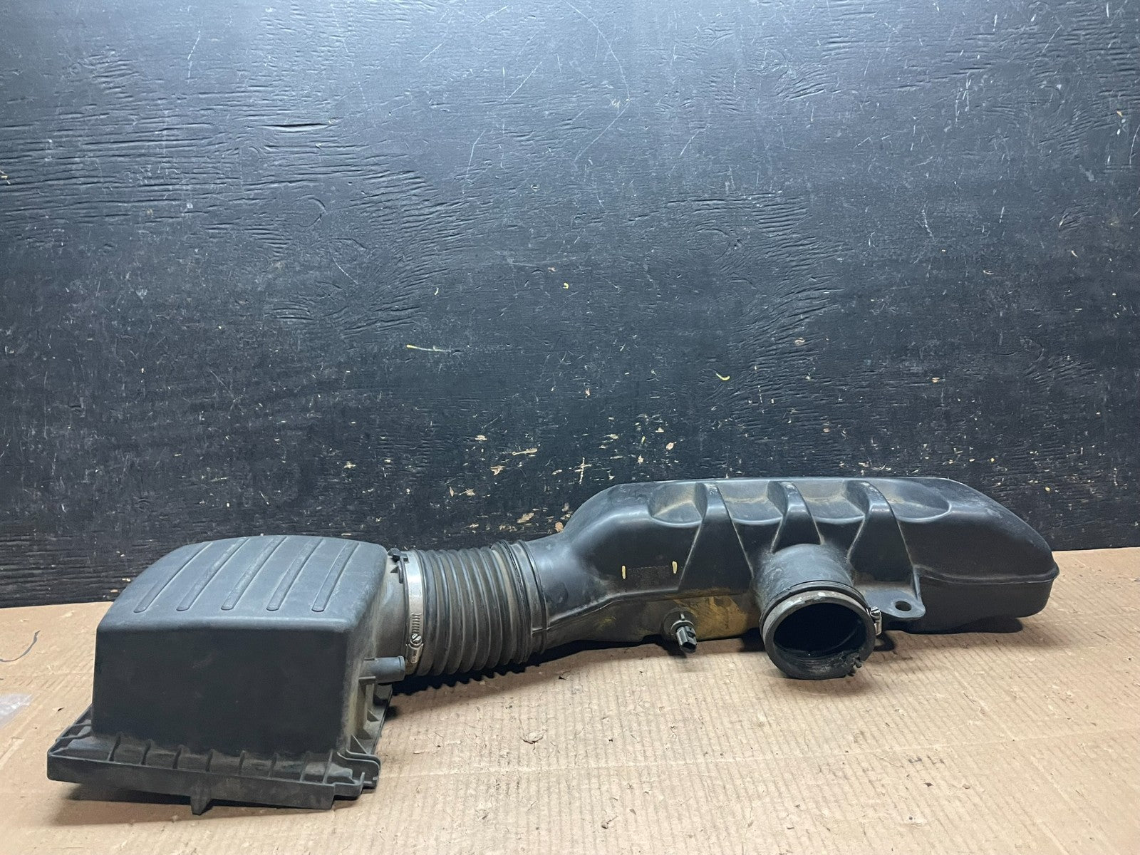2011-2022 Jeep Grand Cherokee 5.7L V8 Air Cleaner Hose Tube OEM y6291 DG1