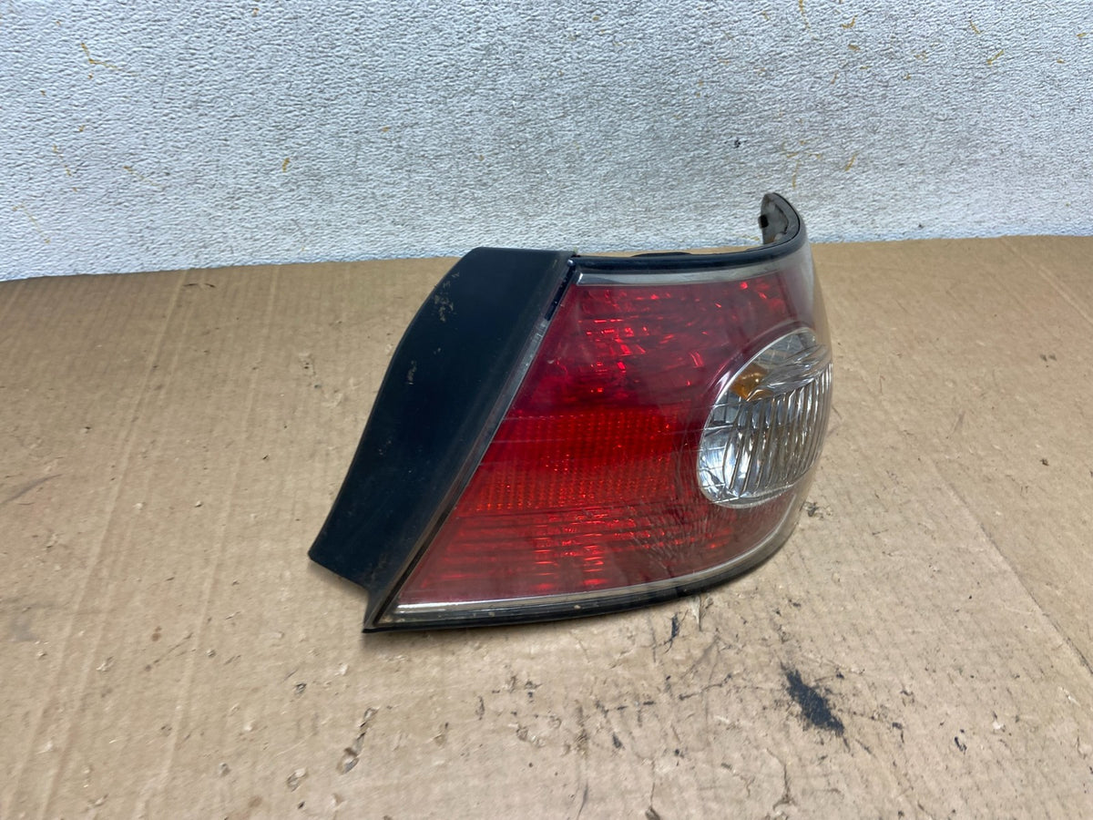 2002 to 2004 Lexus ES300 ES330 Right Passenger Side Tail Light AI9190 LK2