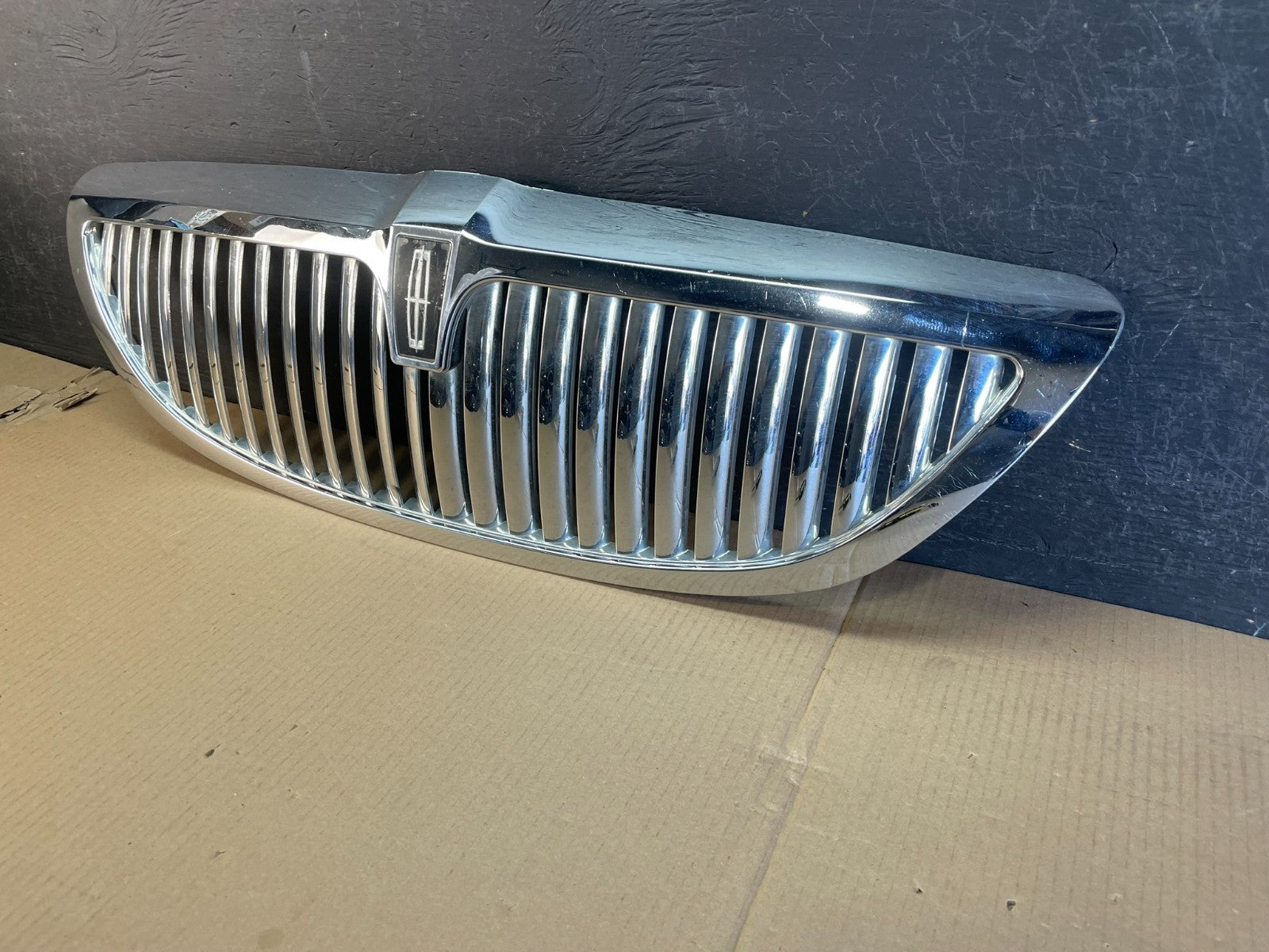 2003 to 2011 Lincoln Town Car Front Upper Grille Grill Chrome W/Emblem AE3571 DG1