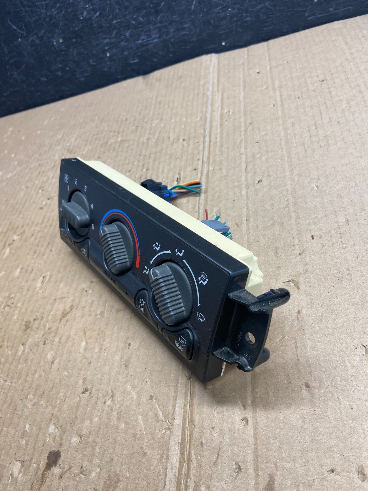1996-1999 Chevrolet Tahoe AC Climate Control HVAC Rear Window Defogger AE3906 DG2