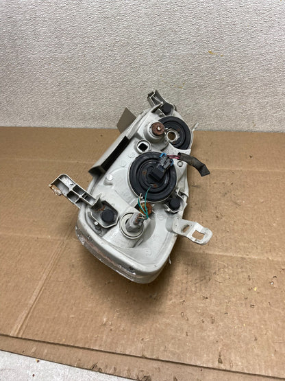 2005 to 2008 Toyota Corolla Right Passenger RH side Headlight Y8749 DW8