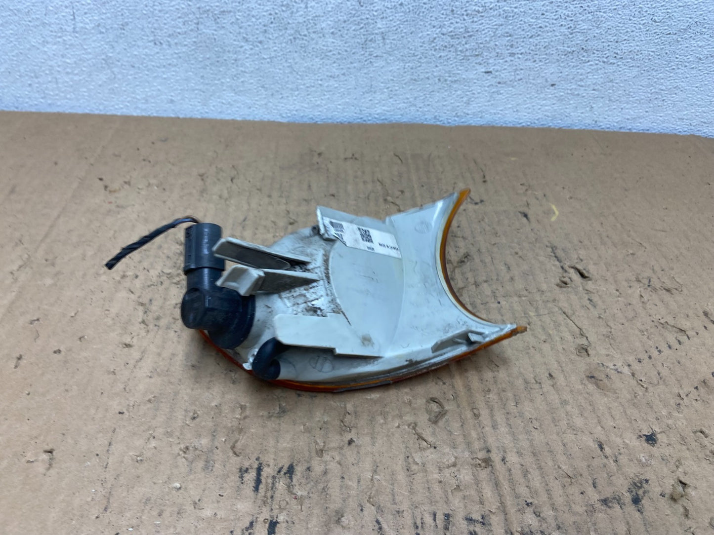 2000 to 2003 BMW 325Ci 330Ci E46 Coupe Right Passenger Turn Signal AD2522 DW3