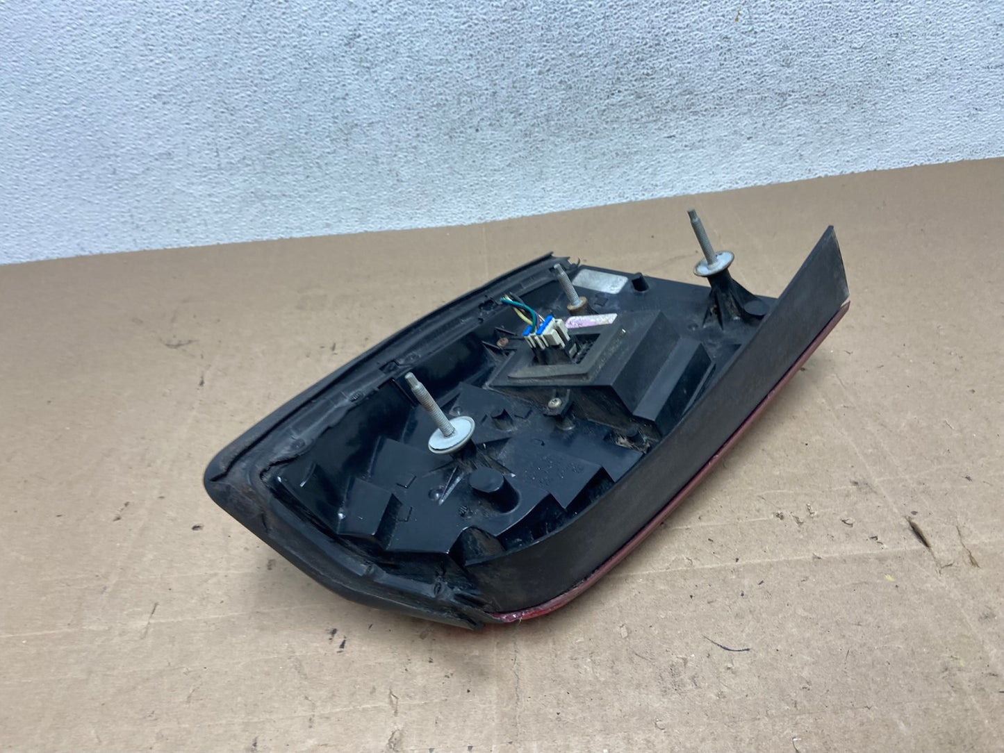 2000 to 2005 Cadillac Deville Left Driver Lh Side Tail Light AE6046 LK6