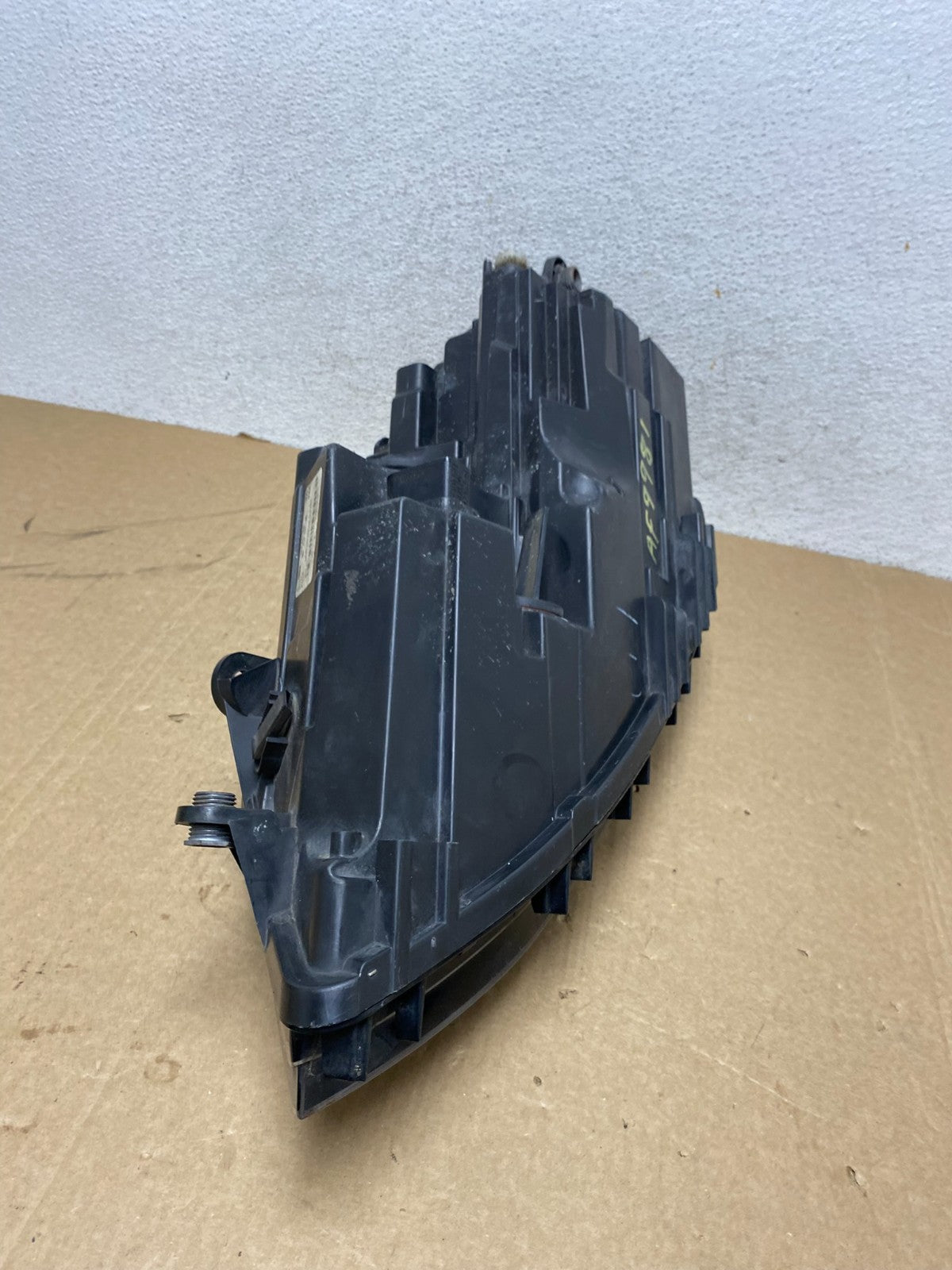 2011 to 2014 Volkswagen Jetta Right Passenger RH Headlight Halogen AF9981 DW8