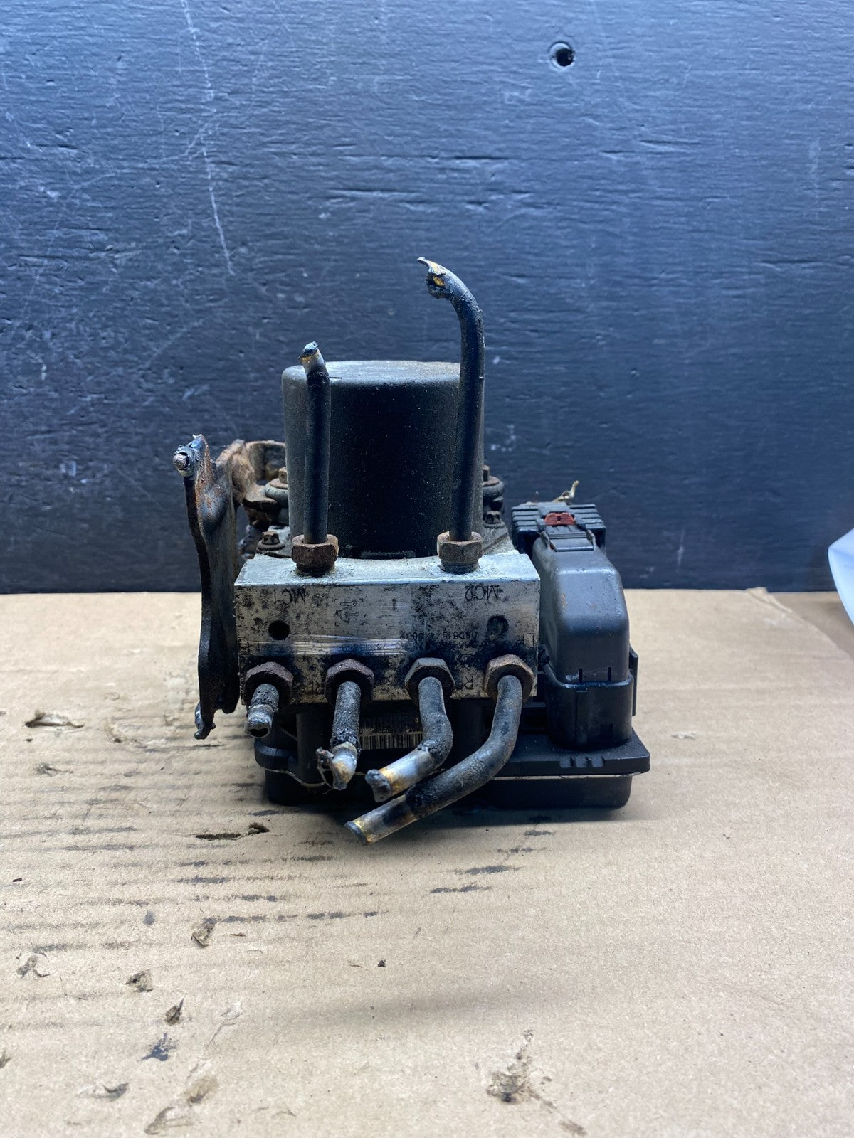2002 to 2003 Chevrolet Tahoe ABS Pump Anti Lock Module AE2117 DG4