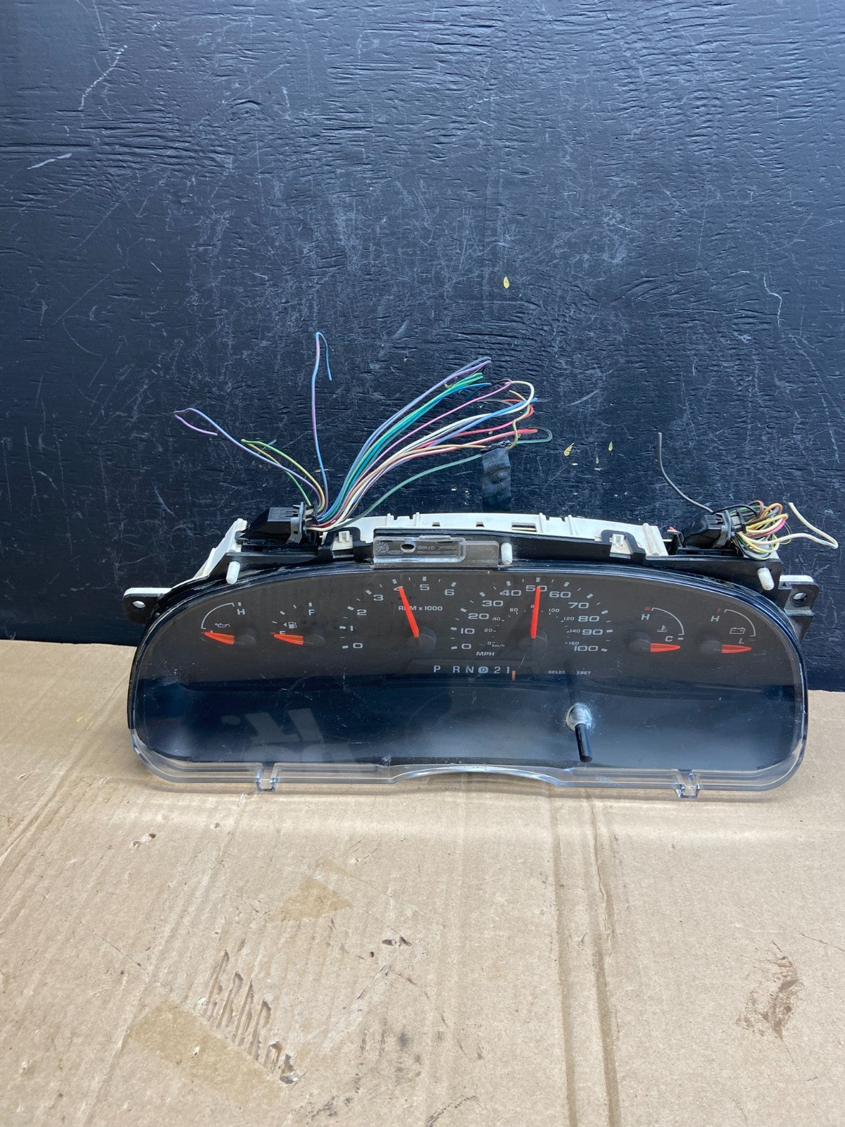 2004 to 2007 Ford E150 E250 E350 Gauge Speedometer Cluster AD71630
