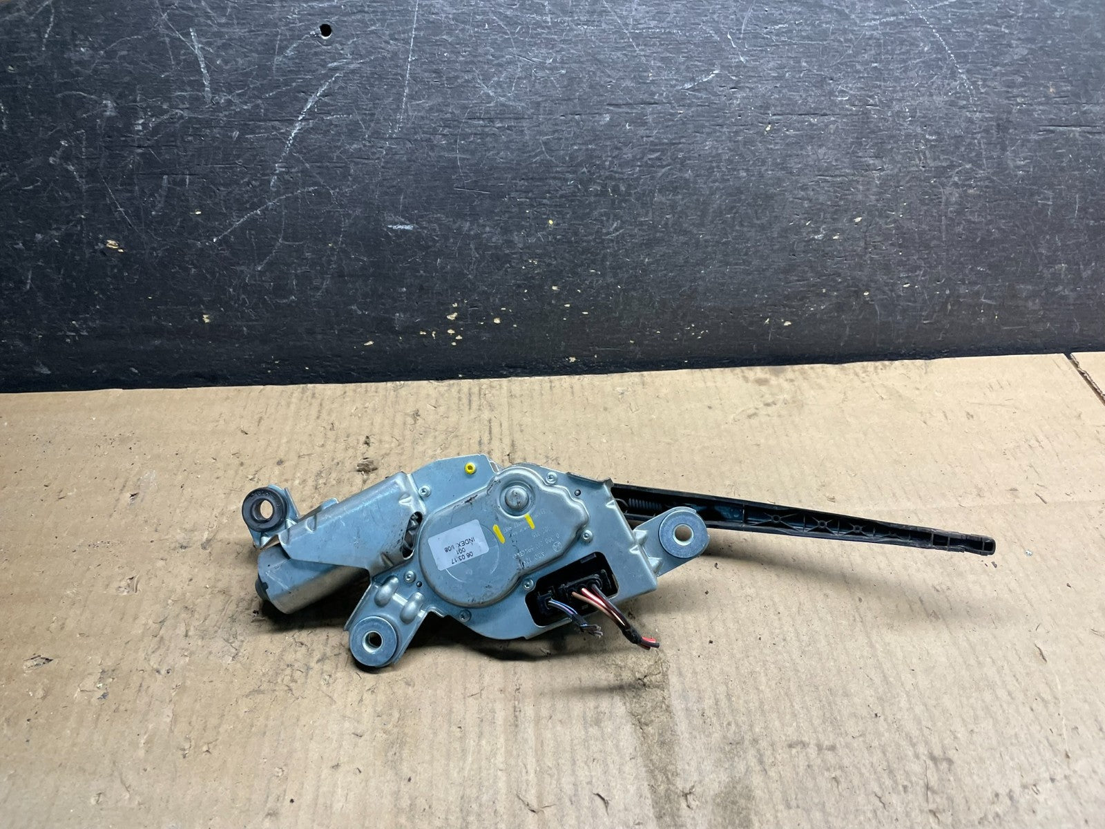 2004 to 2010 BMW X3 E83 Rear Windshield Wiper Motor OEM W7212 DG5