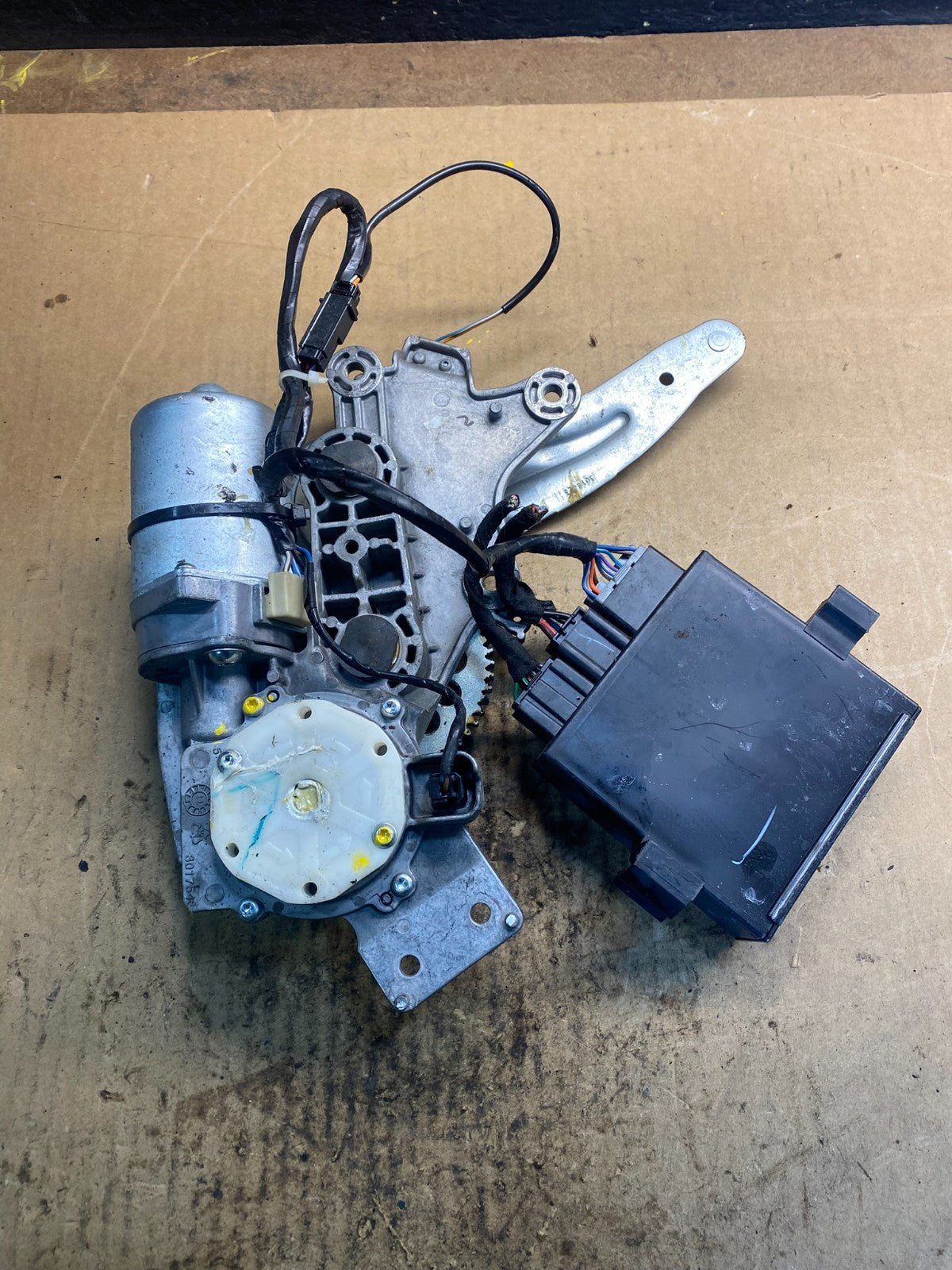 2009-2012 GMC Acadia Power Motor Liftgate Tailgate Control Module z2432 DG3