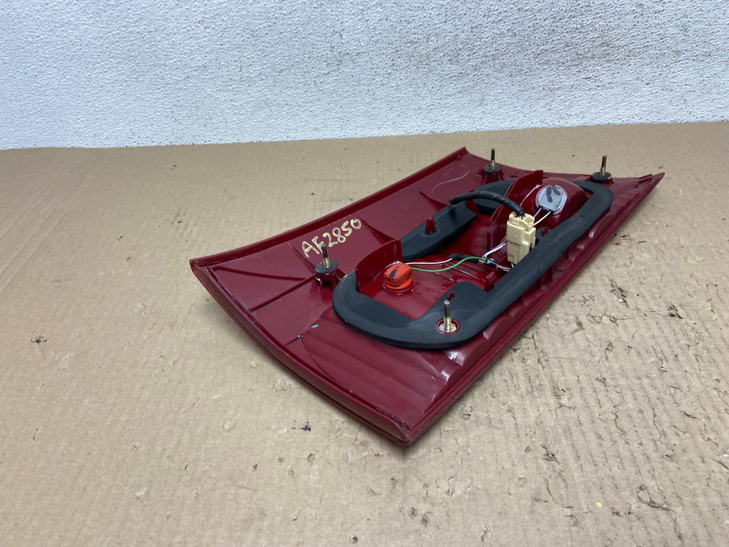 2004-2005 Toyota Sienna Right Passenger RH Side Inner Tail Light AF2850 LK4