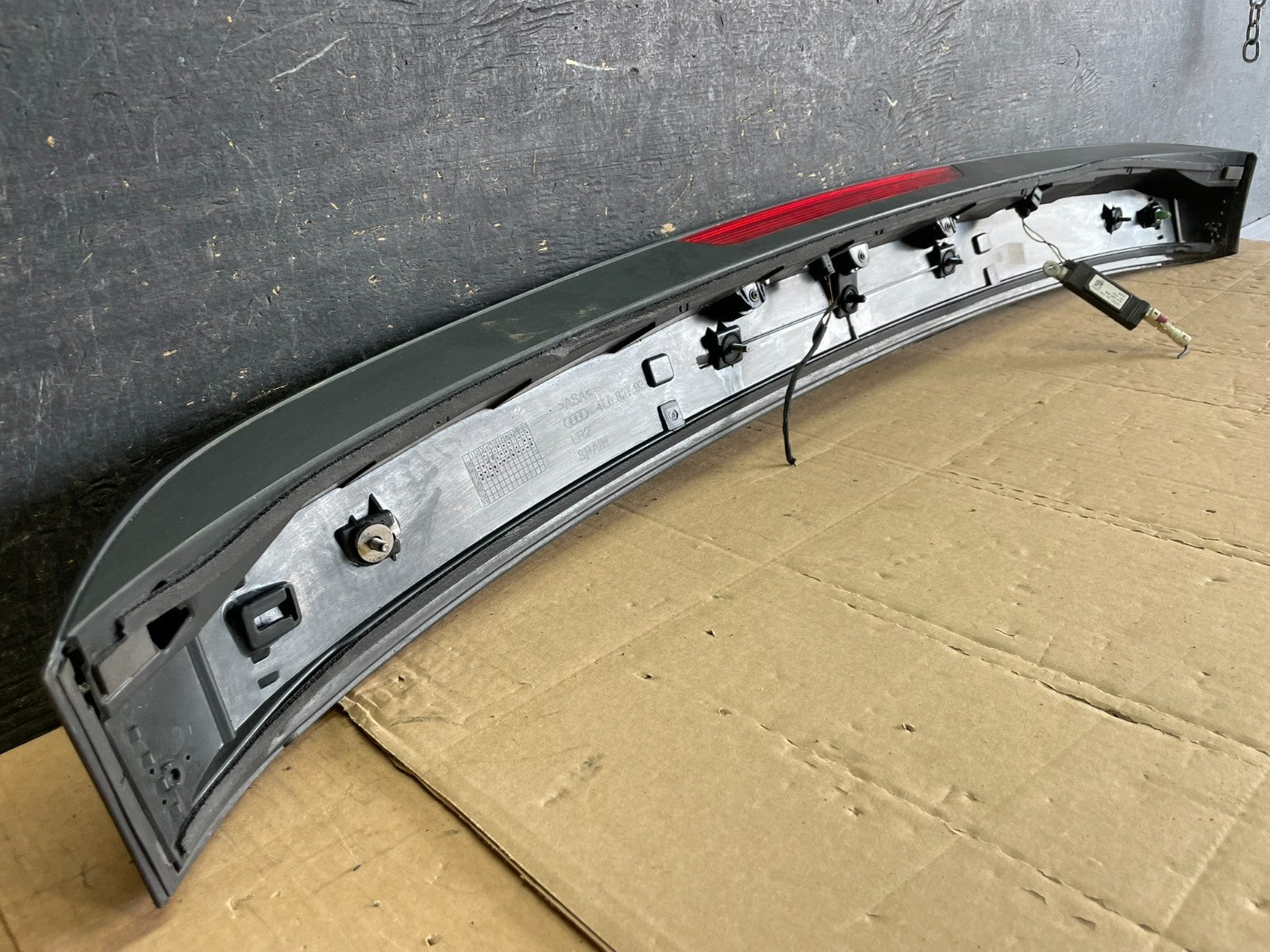 2007 to 2009 AUDI Q7 Rear Tailgate Spoiler W/ 3RD Third Brake Light OEM N8941 DG8