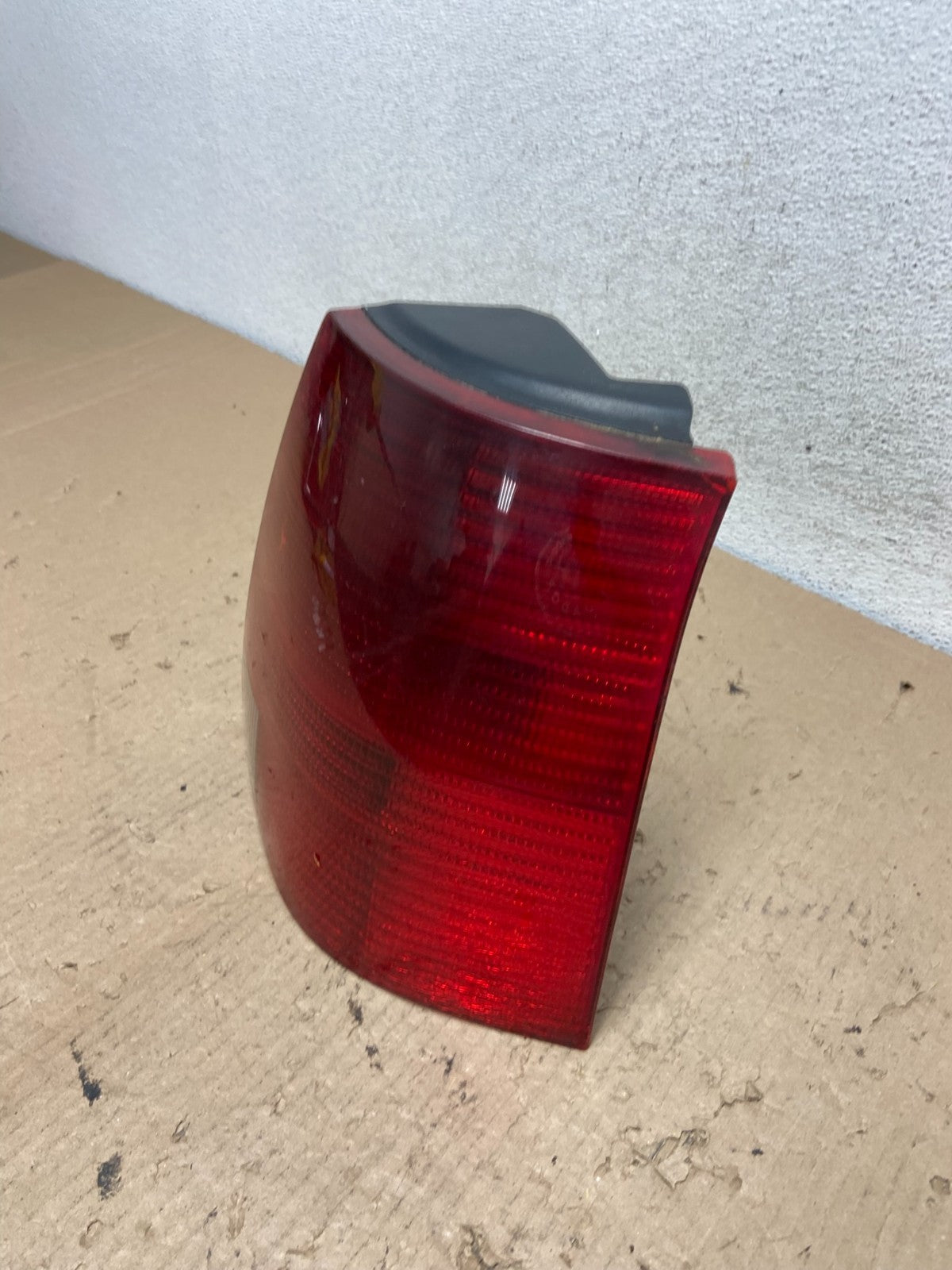 2003 2004 Volkswagen Jetta Wagon Right Passenger Side Tail Light AF42931