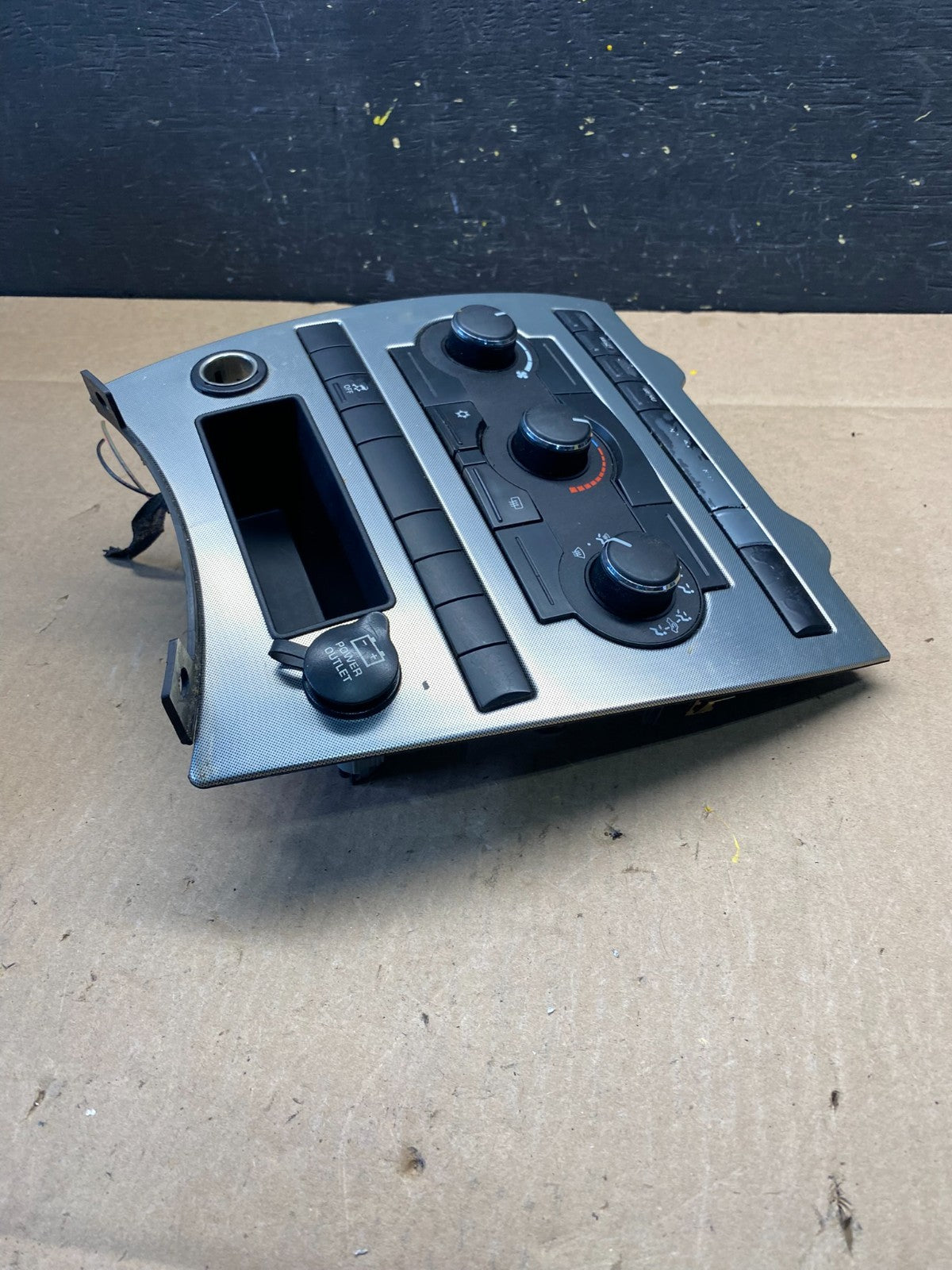 2005 2006 2007 Jeep Commander Grand Cherokee A/C Climate Control Bezel P3651 DG4